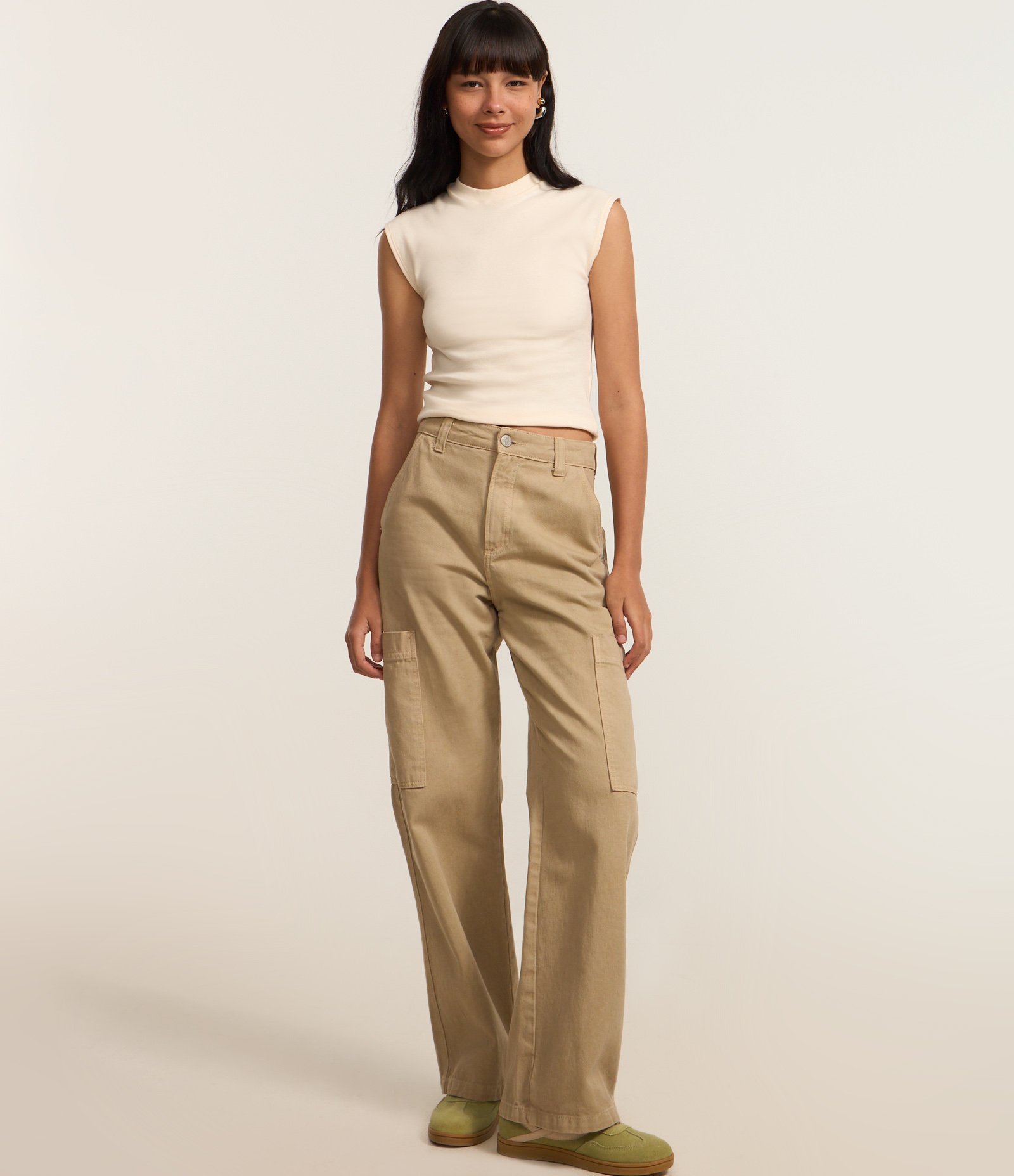 Blusa em Suedine com Ombro Caído Bege 2