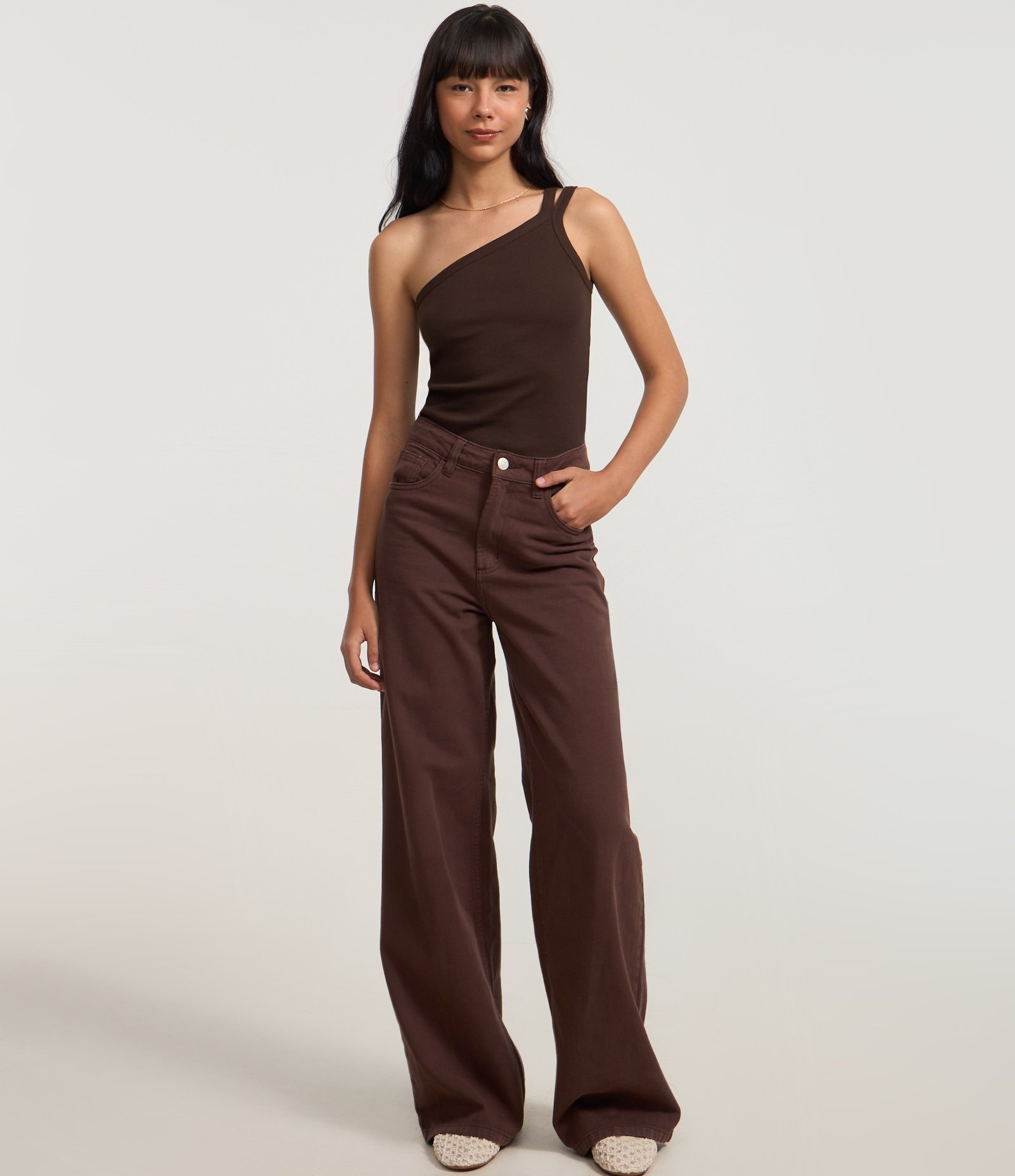 Blusa em Ribana com Um Ombro Só e Alça Dupla Marrom 2