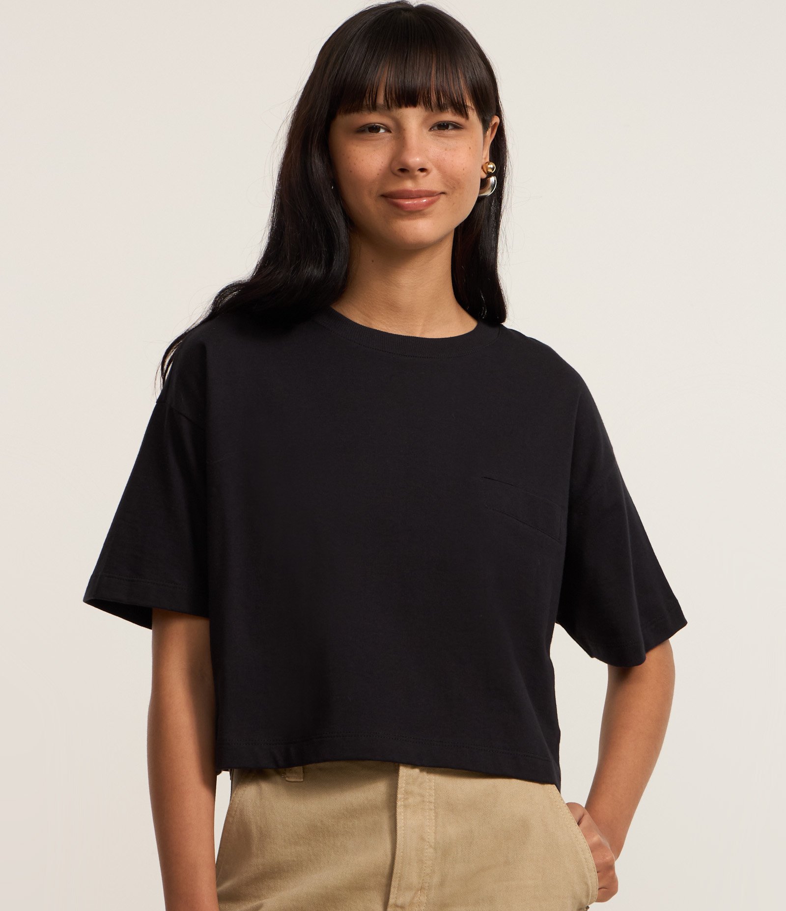 Camiseta Curta em Algodão com Bolsinho e Mangas Largas Preto 3