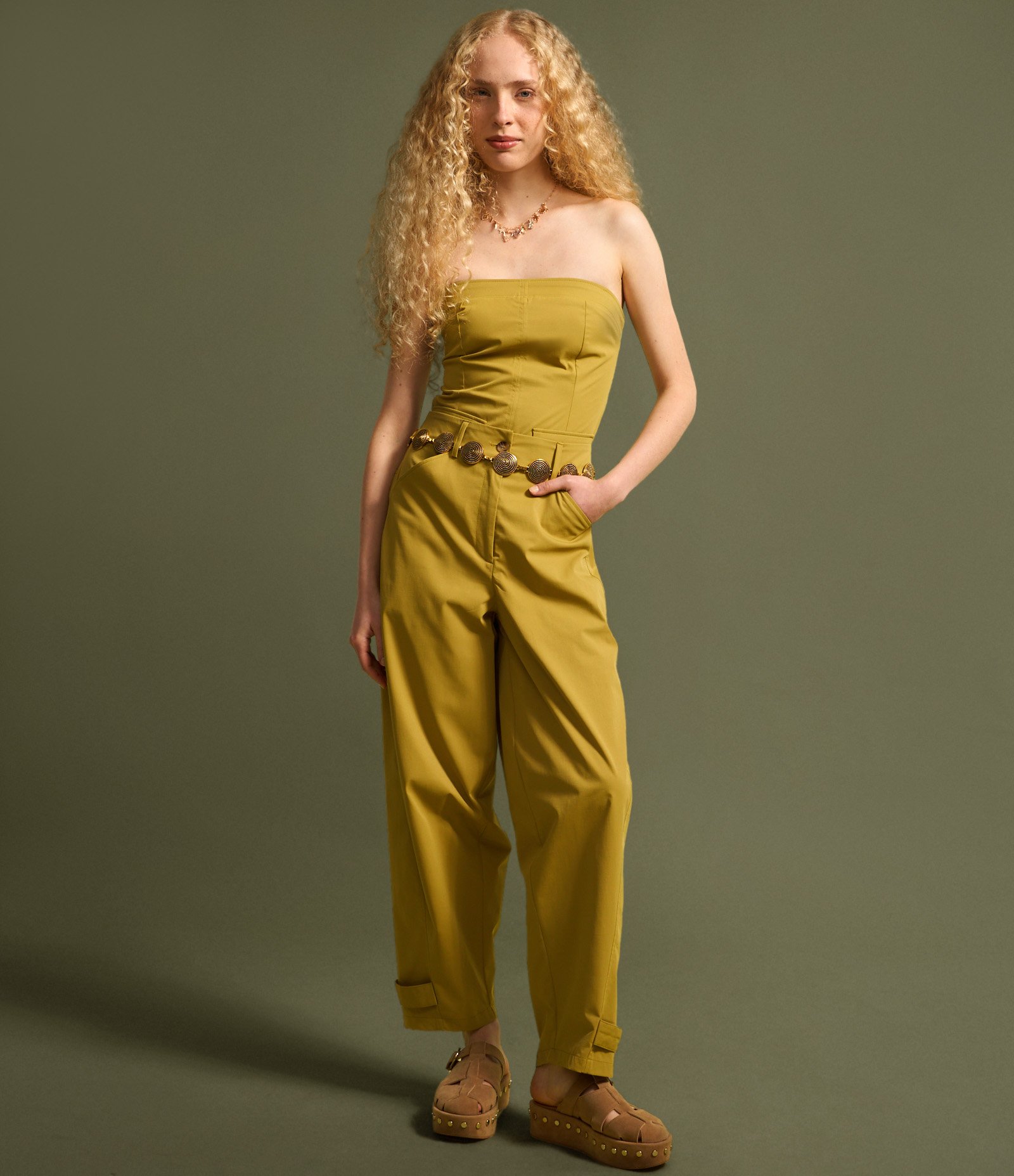 Calça Balloon em Sarja com Martingale na Barra Verde 6