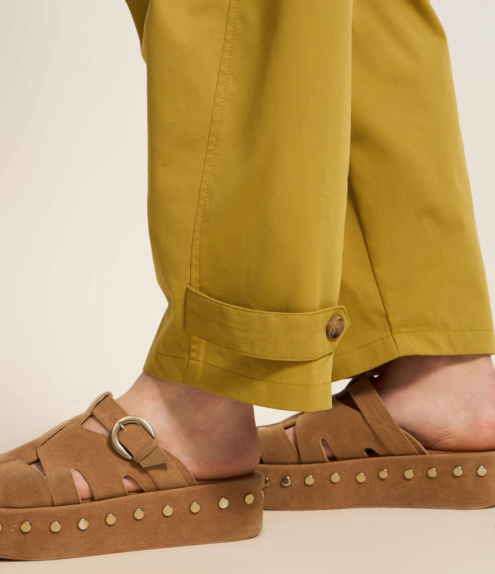 Calça Balloon em Sarja com Martingale na Barra Verde 5