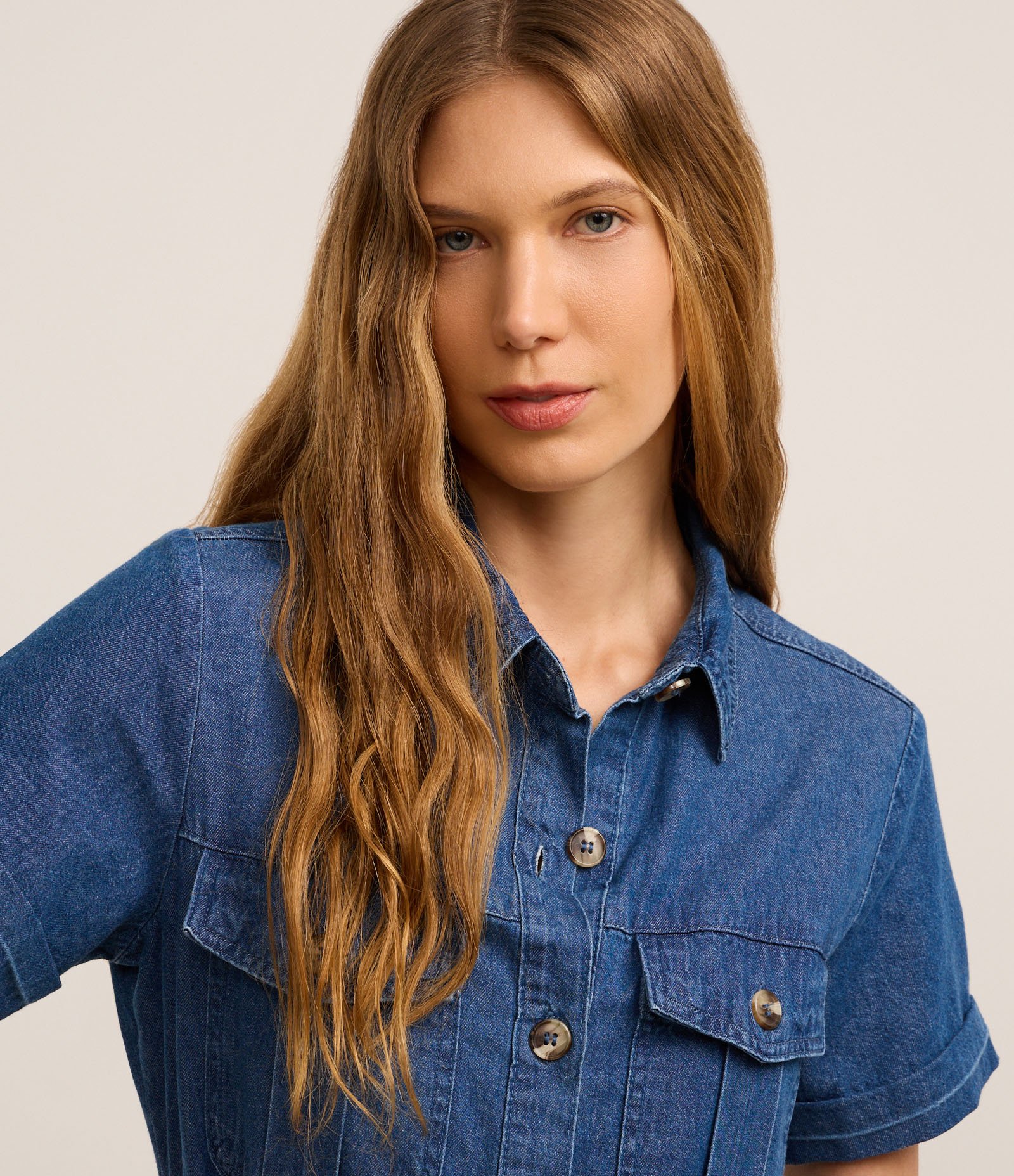 Vestido Midi em Jeans com Cinto e Bolsos Utilitários Azul 4