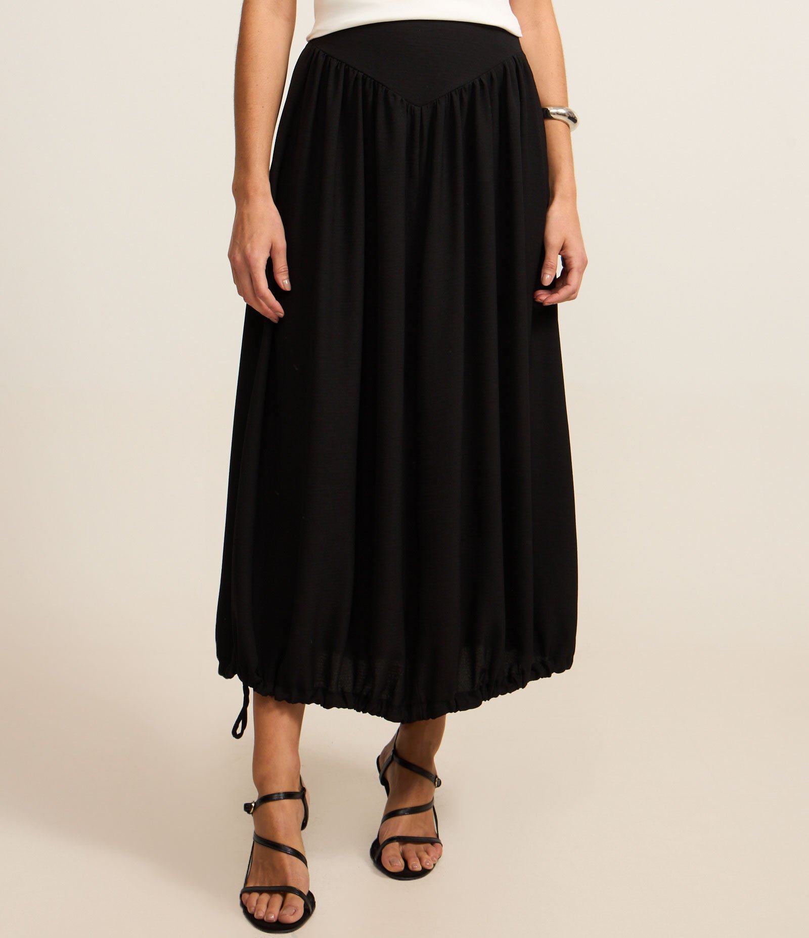 Saia Balloon Midi em Crepe com Cós em V Preto 2