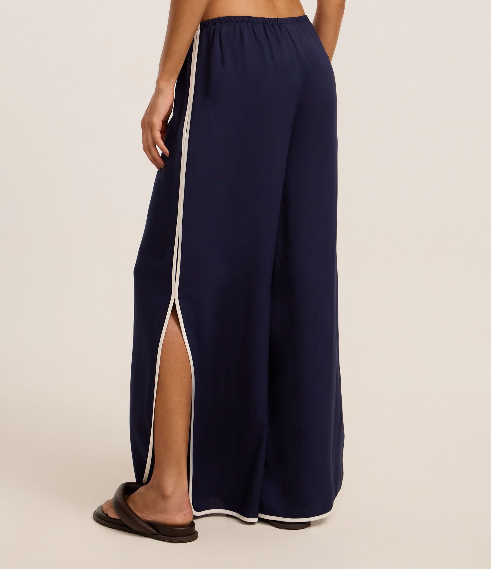 Saída de Praia Calça em Viscolinho com Viés Contrastante Azul 4