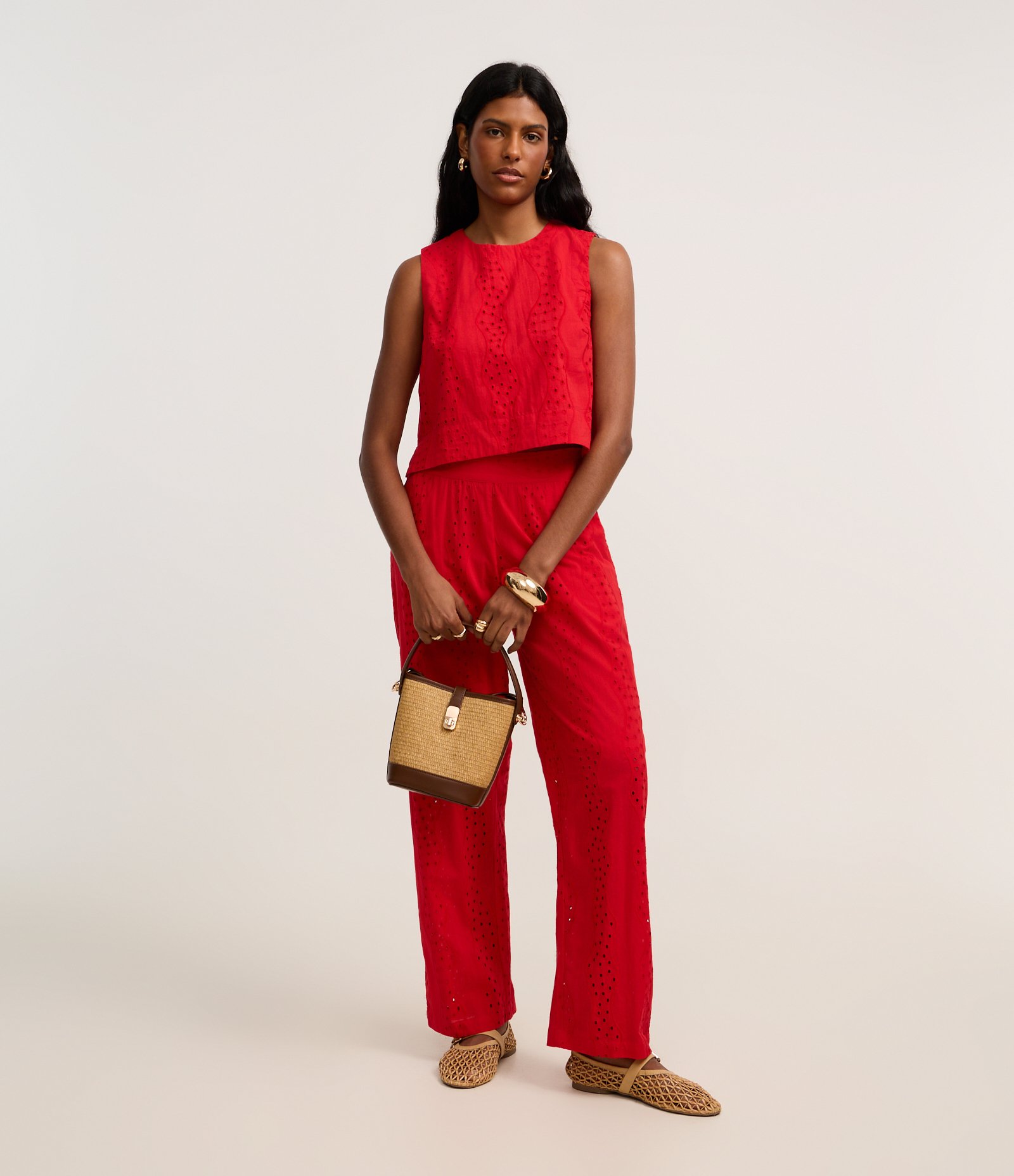 Calça Reta Cintura Alta em Laise com Textura Vazada Vermelho 1