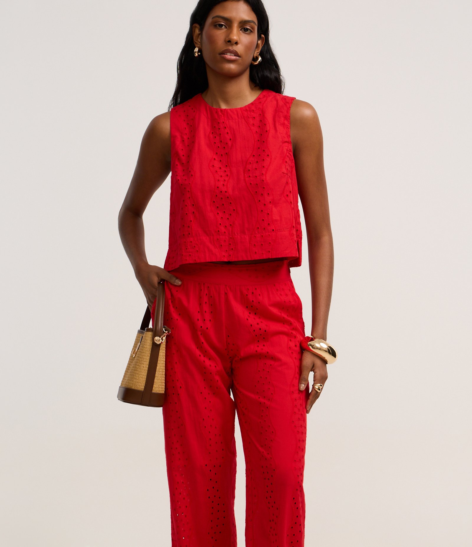 Calça Reta Cintura Alta em Laise com Textura Vazada Vermelho 2