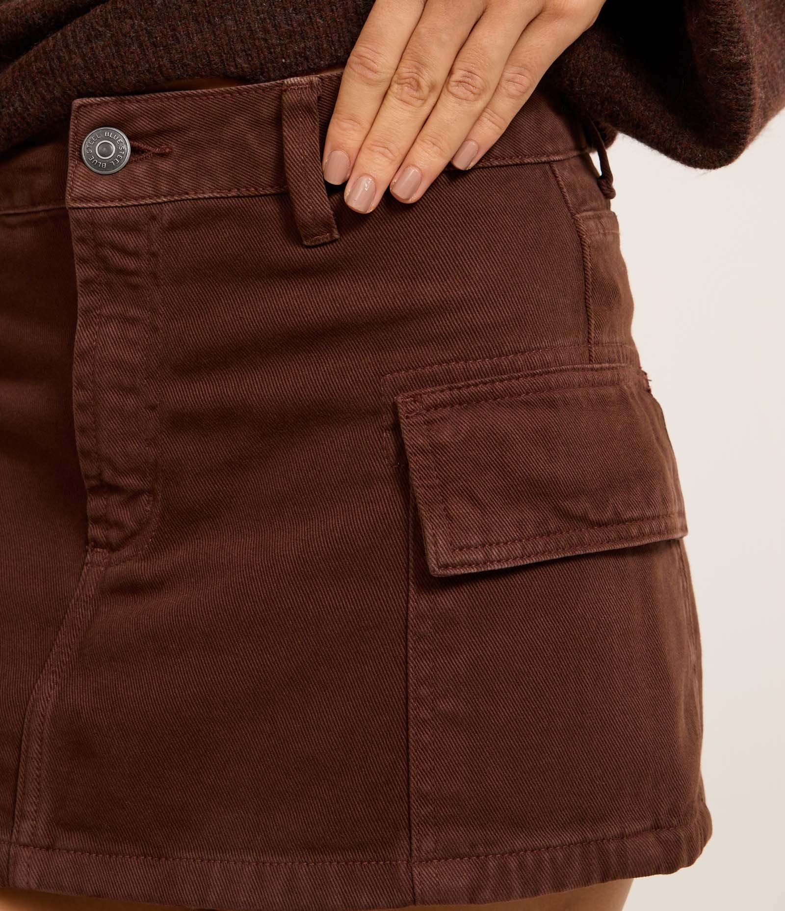 Saia Curta em Sarja com Bolso Cargo Marrom 4