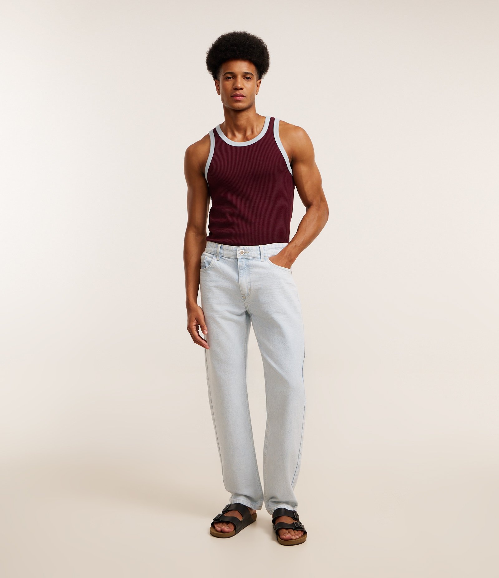 Regata Regular com Viés Contrastante e Texturizada Marrom 4