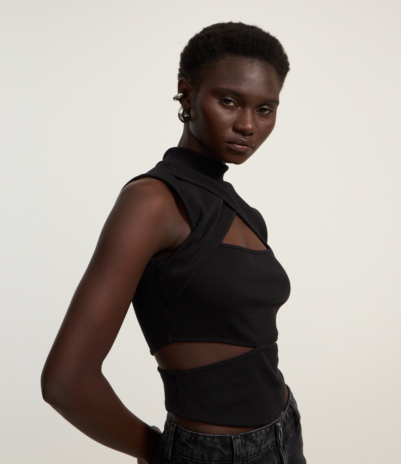 Blusa em Helanca com Recortes Cut Out Preto 1