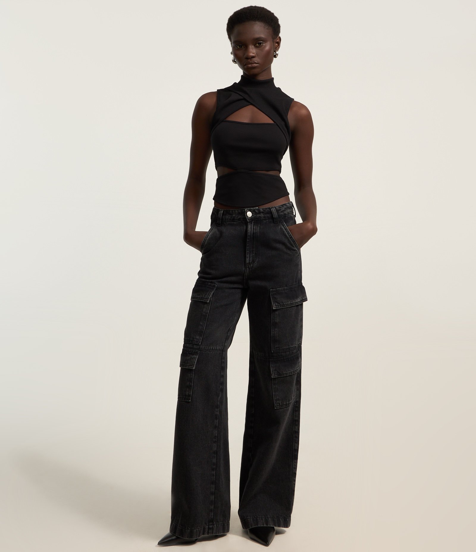 Blusa em Helanca com Recortes Cut Out Preto 2