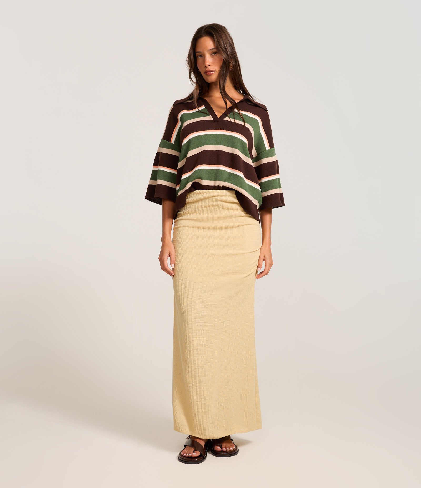 Saia Long Midi Texturizada com Franzido e Fenda Bege 1