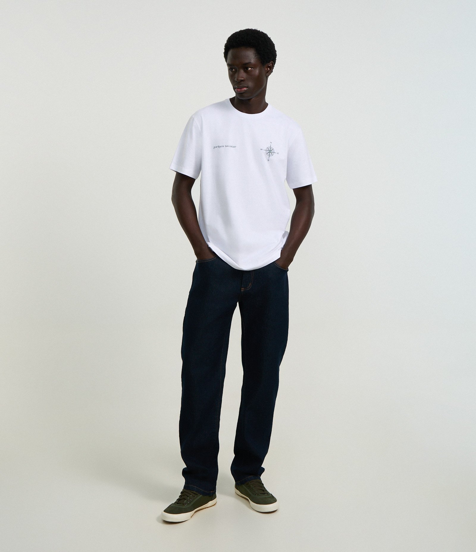 Camiseta Comfort em Algodão com Estampa de Bussola e Lettering Sun Route Sailboat Branco 2