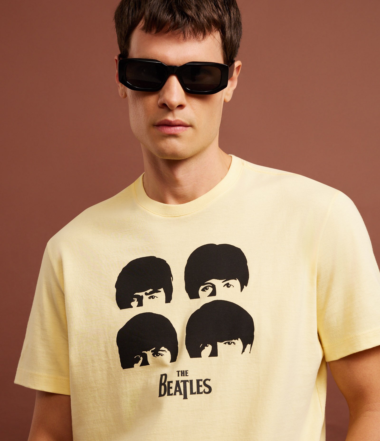 Camiseta em Algodão com Estampa de Rostos The Beatles Amarelo 4