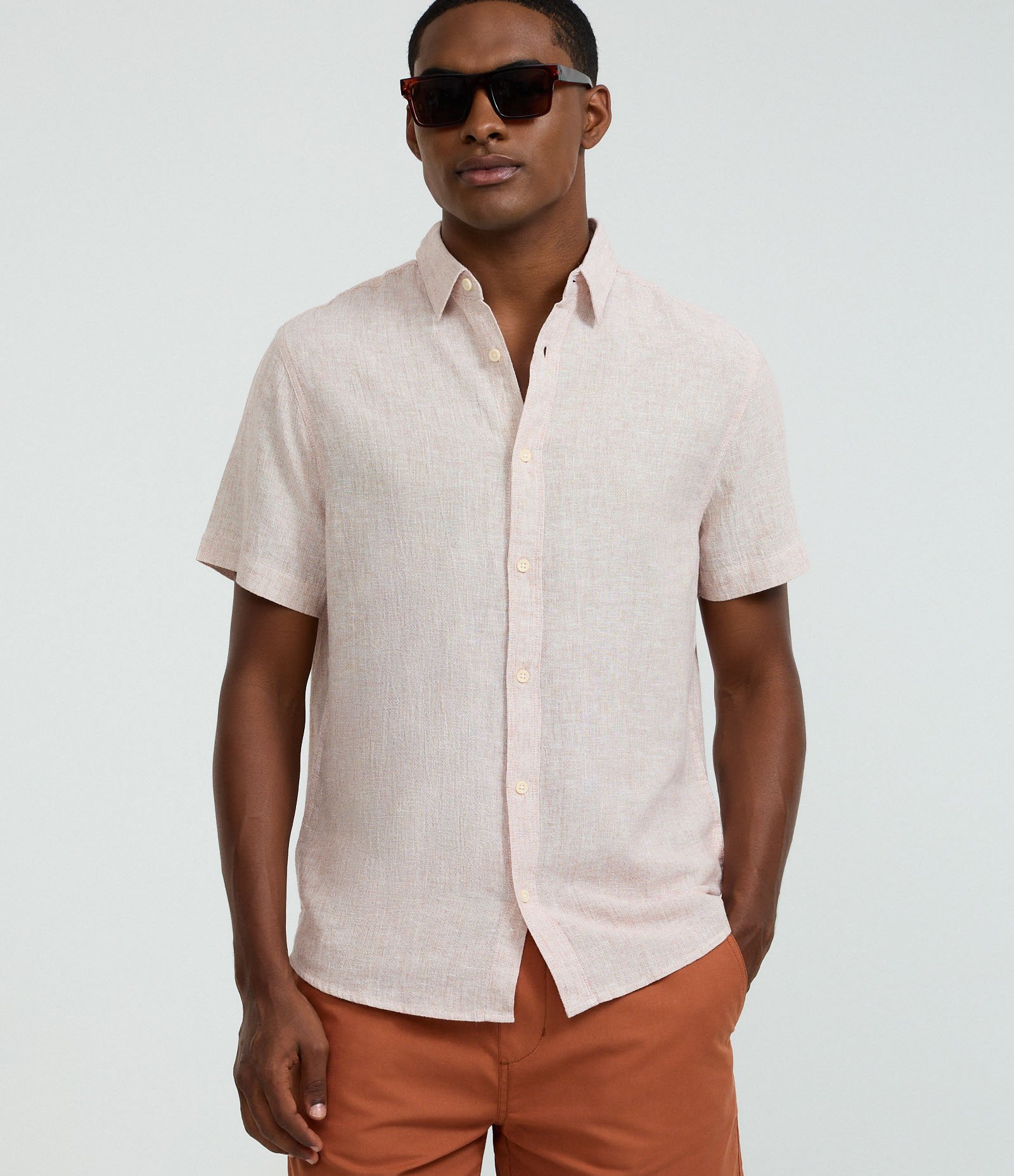 Camisa Regular em Linho com Abotoamento Rosa 1