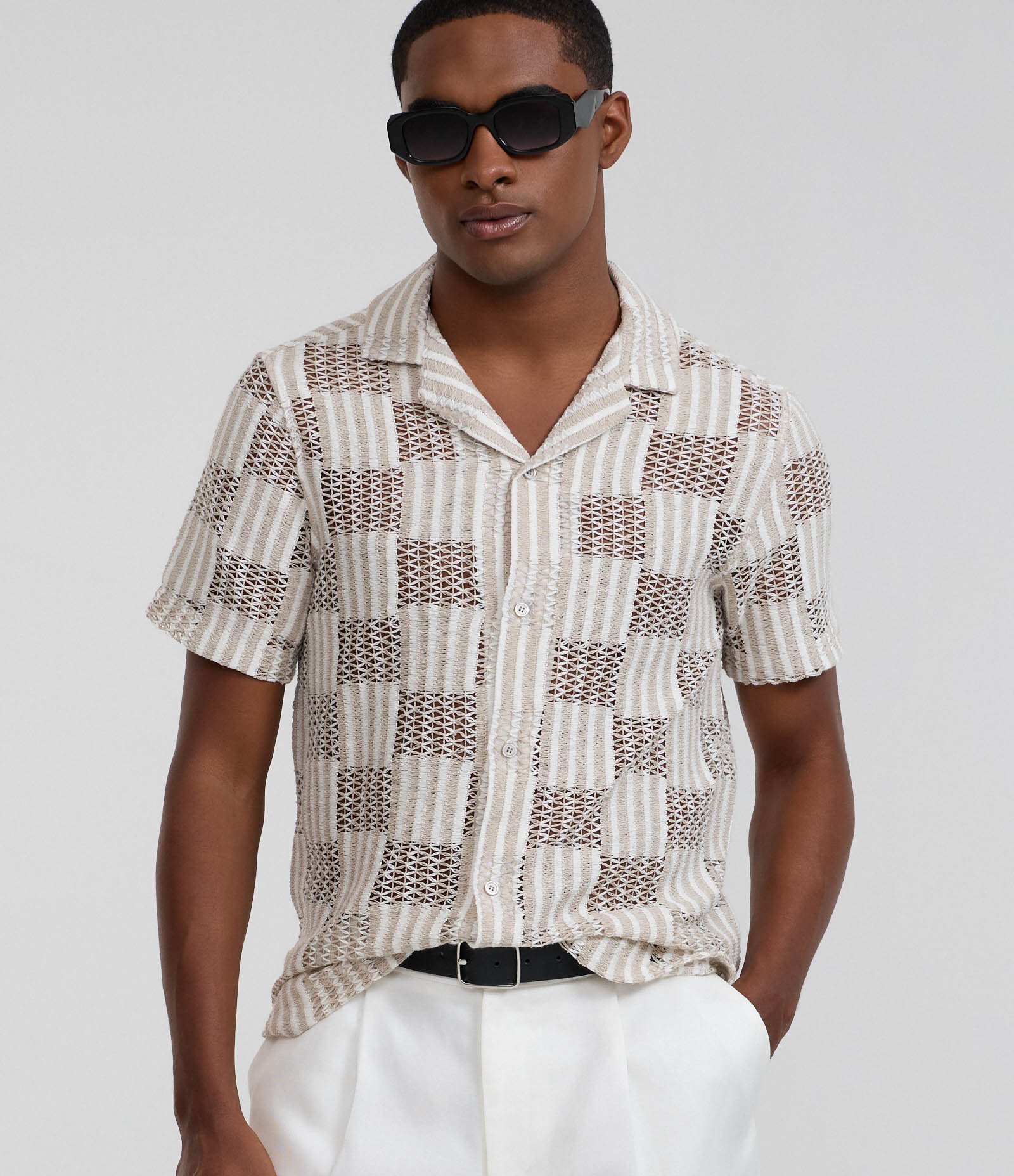 Camisa Regular em Renda Bicolor Texturizada Bege 1