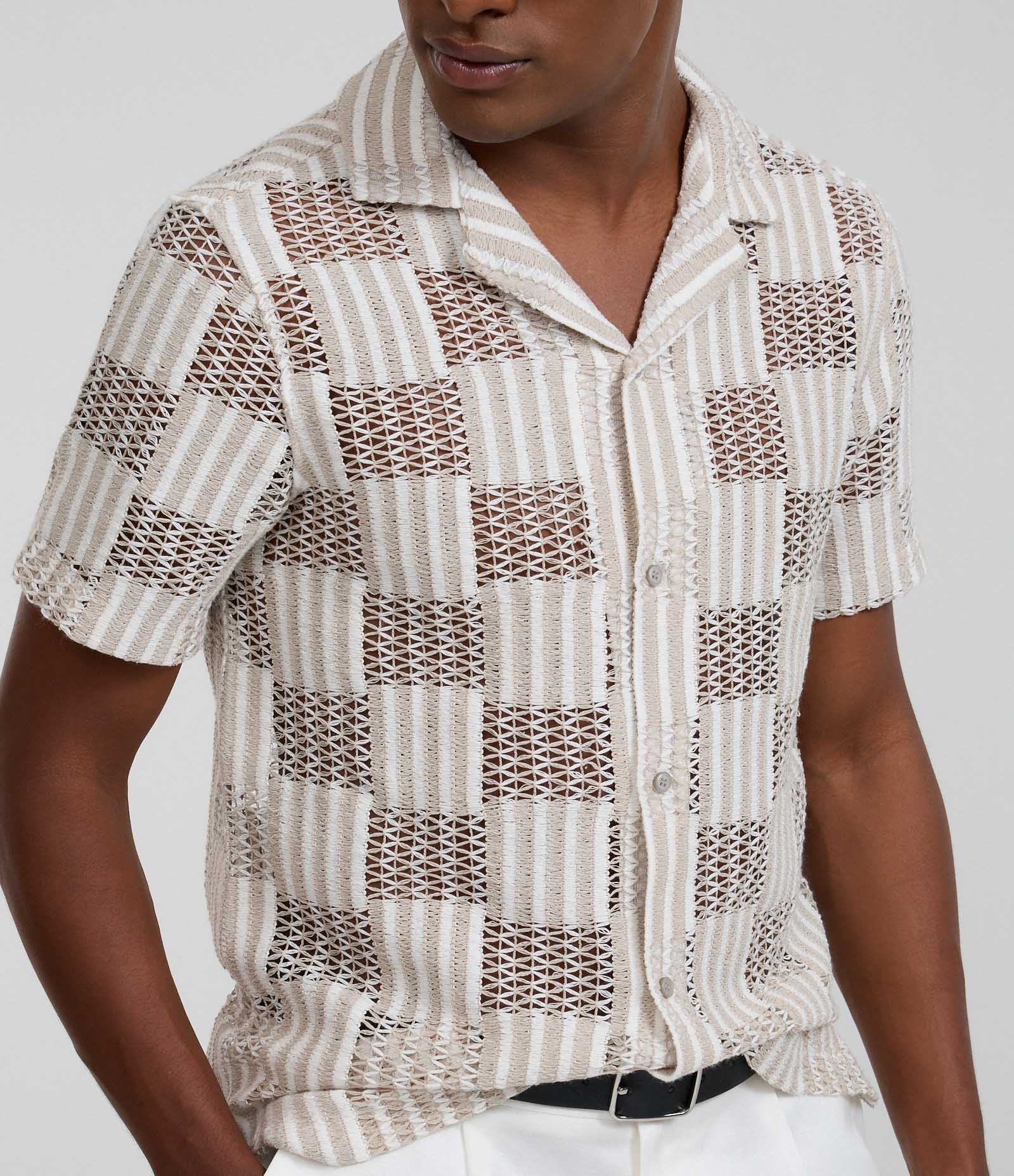 Camisa Regular em Renda Bicolor Texturizada Bege 3