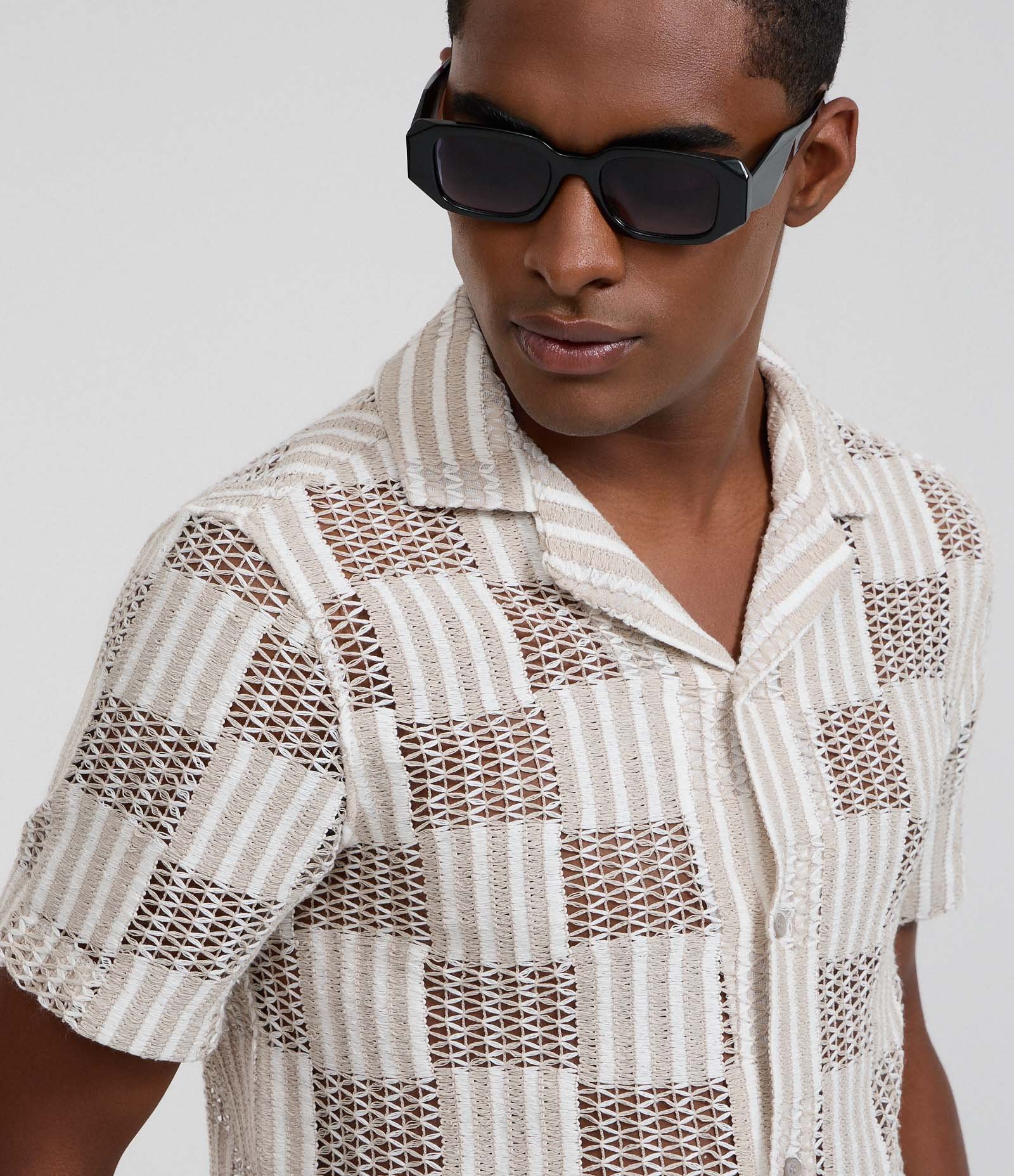 Camisa Regular em Renda Bicolor Texturizada Bege 5