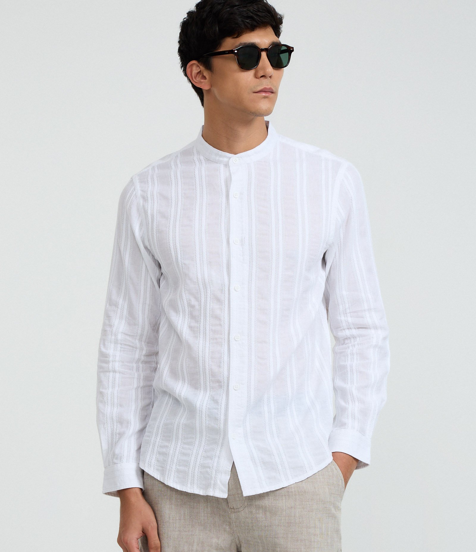 Camisa em Algodão com Textura e Gola Padre Branco 3