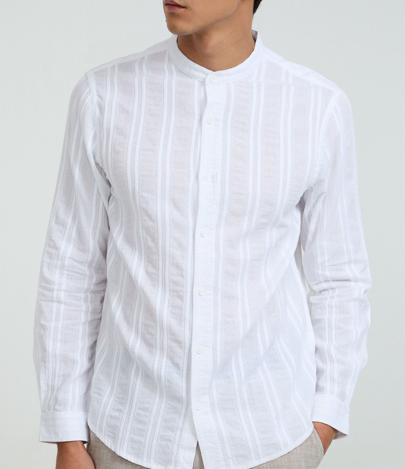 Camisa em Algodão com Textura e Gola Padre Branco 5