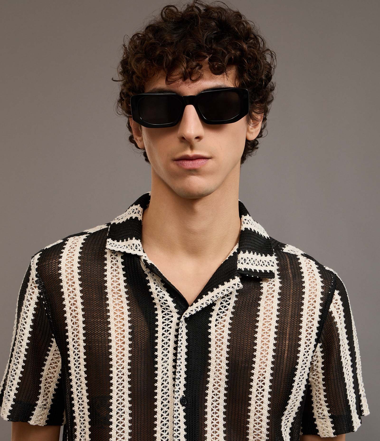 Camisa Regular em Renda com Estampa de Listras e Textura Preto/Branco 3