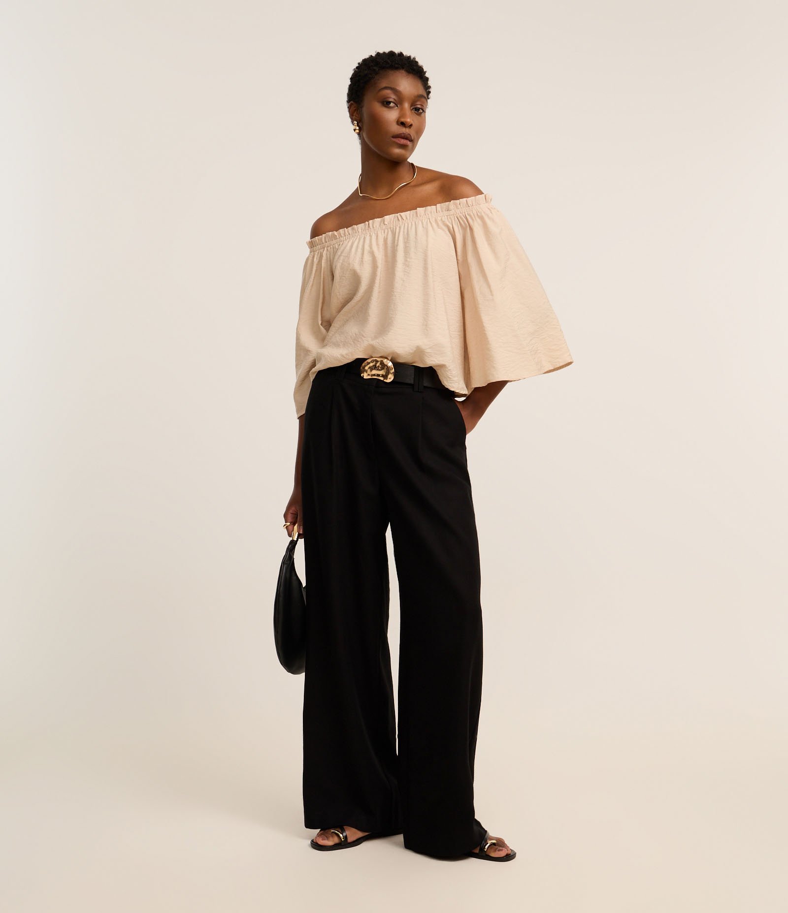 Blusa Ombro a Ombro em Voal com Manga Ampla Bege 2