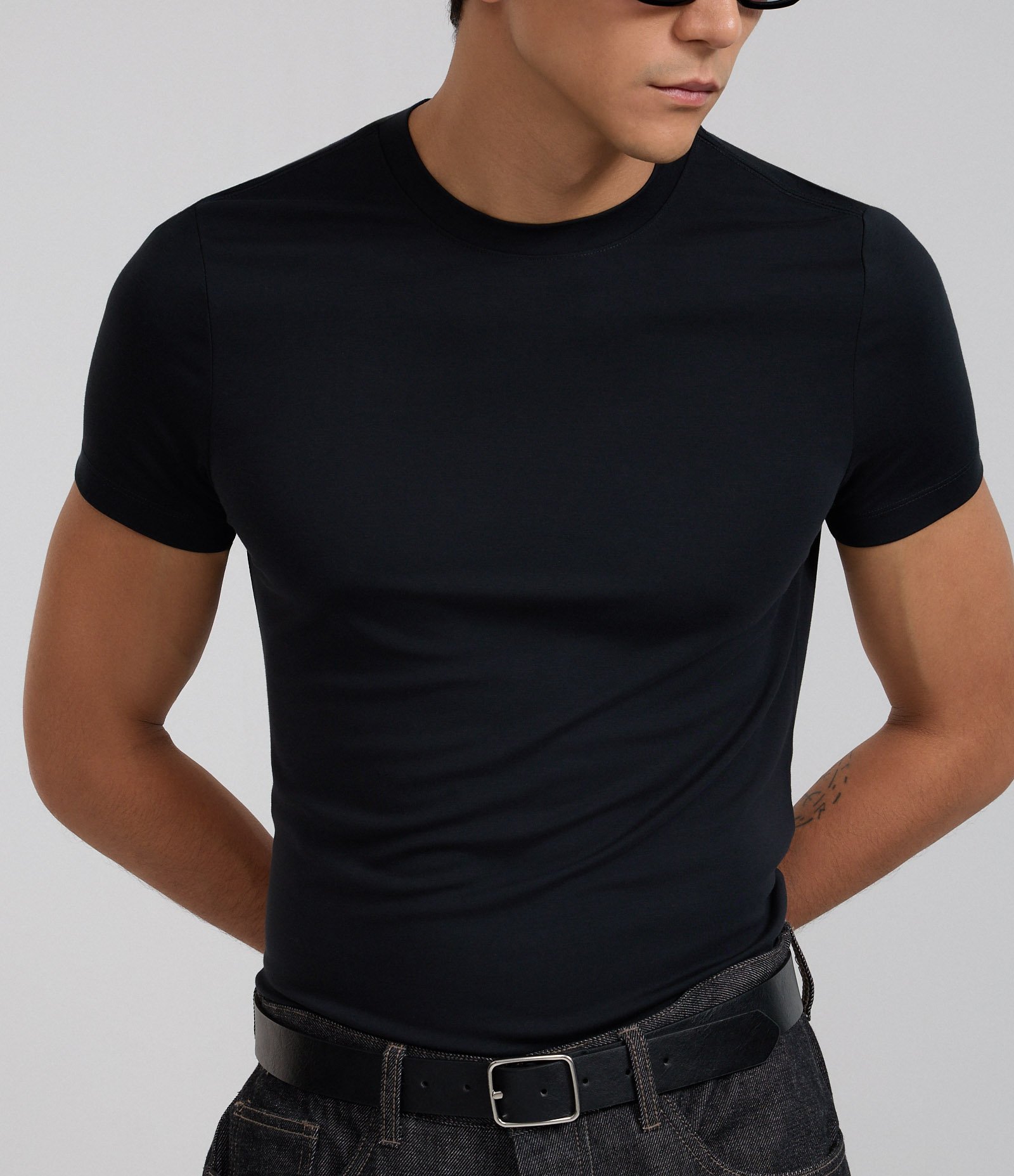 Camiseta Muscle em Viscose com Gola Reonda Preto 3
