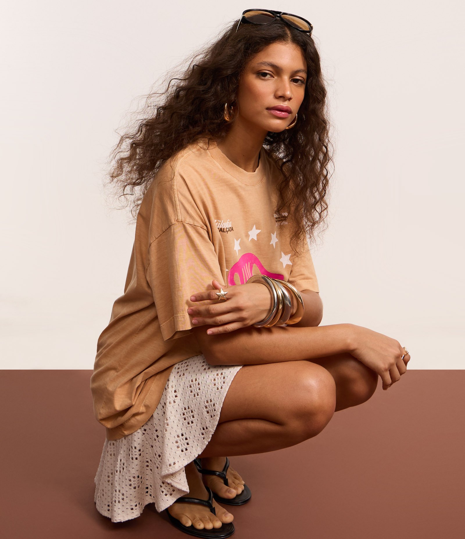 Saia Ajustada Curta com Ponto Vazado e Barra de Babado Bege 7