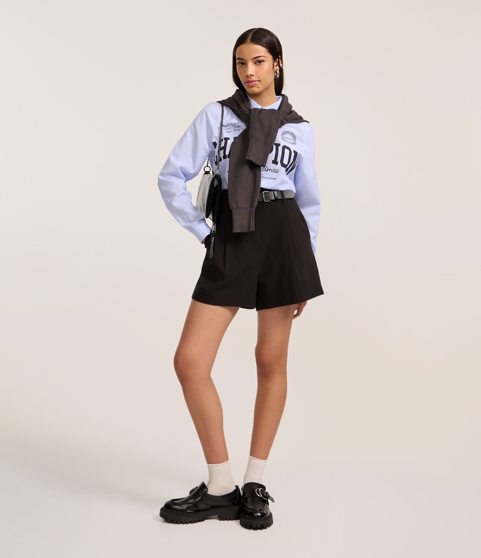 Short Reto Alfaiatado com Cintura Alta e Meio Cinto Frontal Preto 1