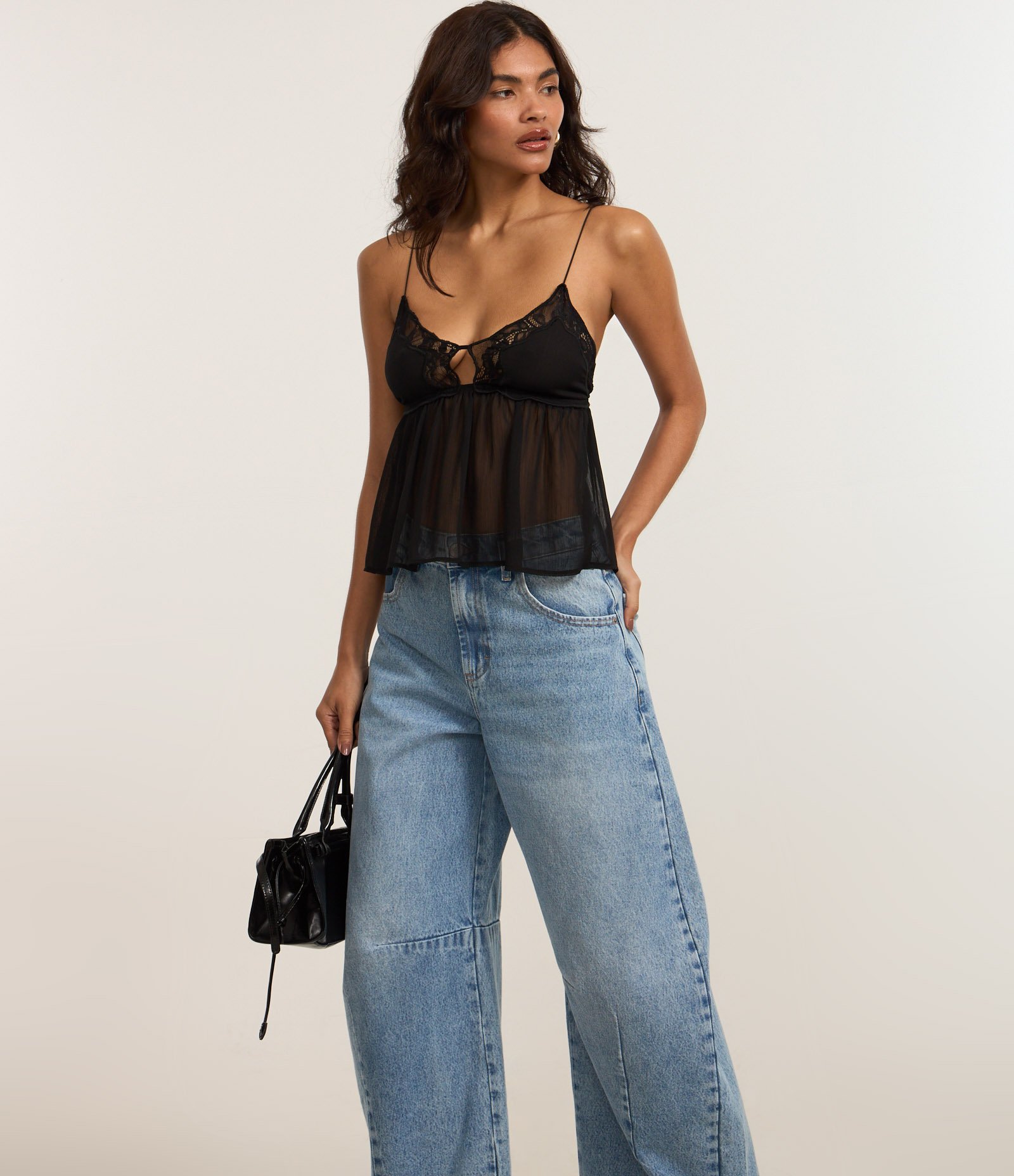 Calça Barrel em Jeans com Recortes na Barra Azul Claro 2