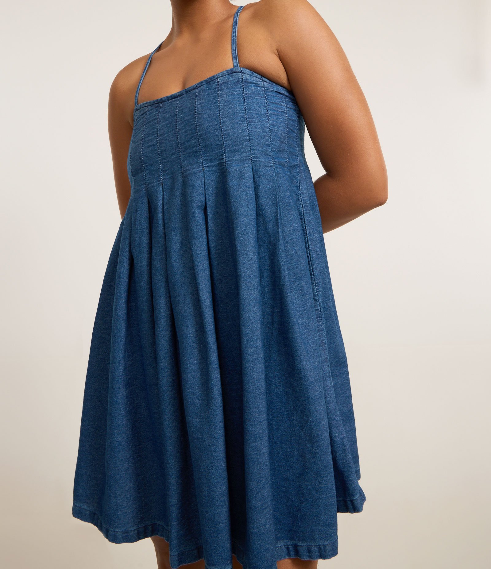 Vestido Curto em Jeans com Detalhe Drapeado Azul 5