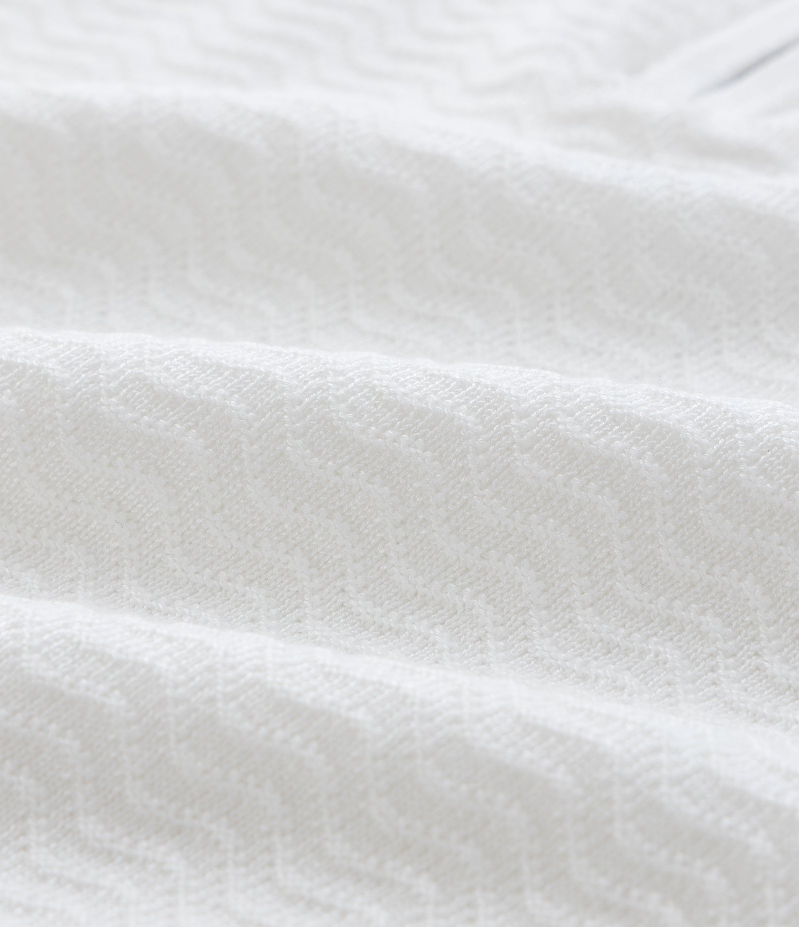 Polo Slim em Viscose Texturizada com Zíper Branco 11