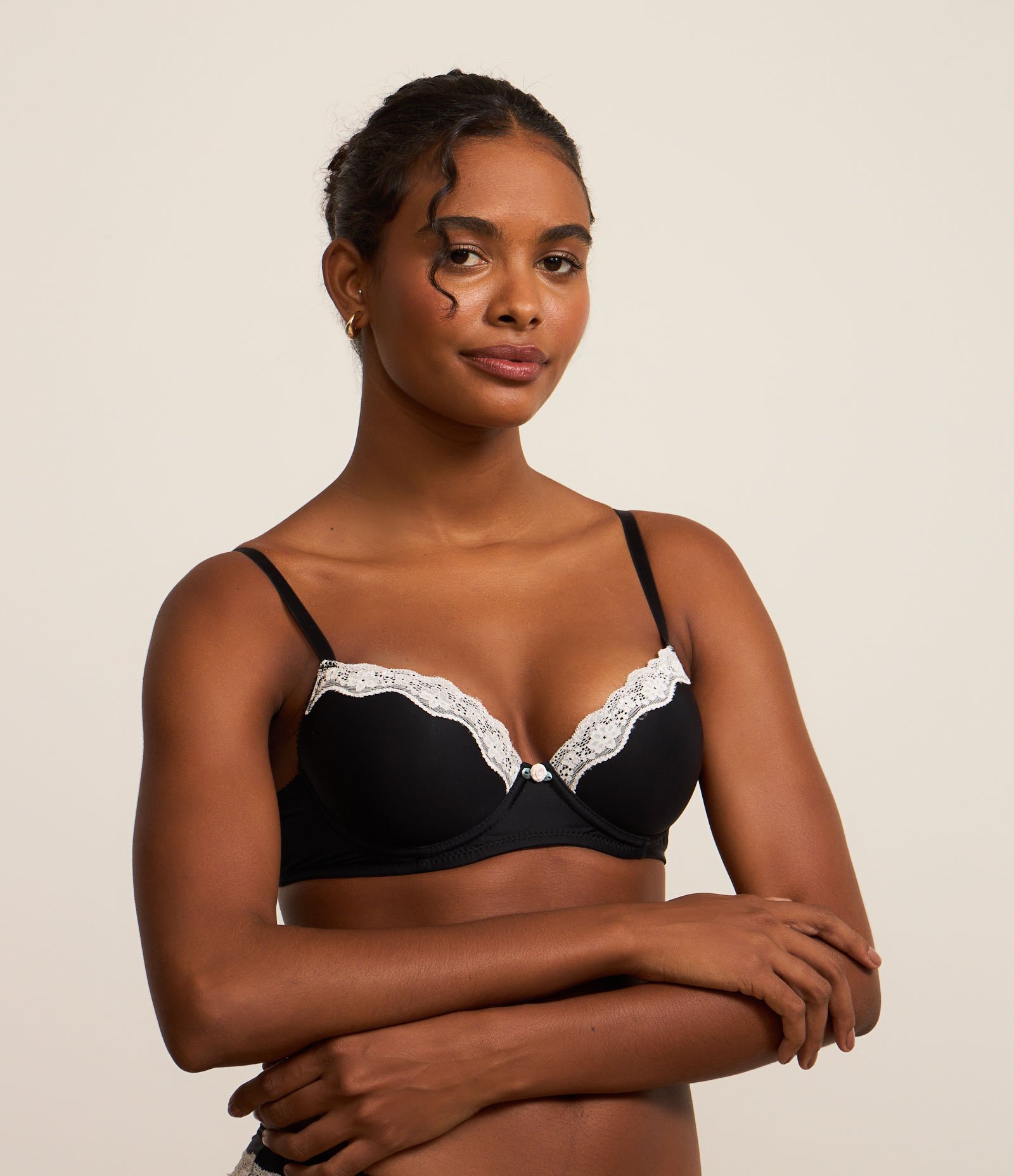 Sutiã Base Bojo Oco em Microfibra com Detalhe em Renda Preto 1