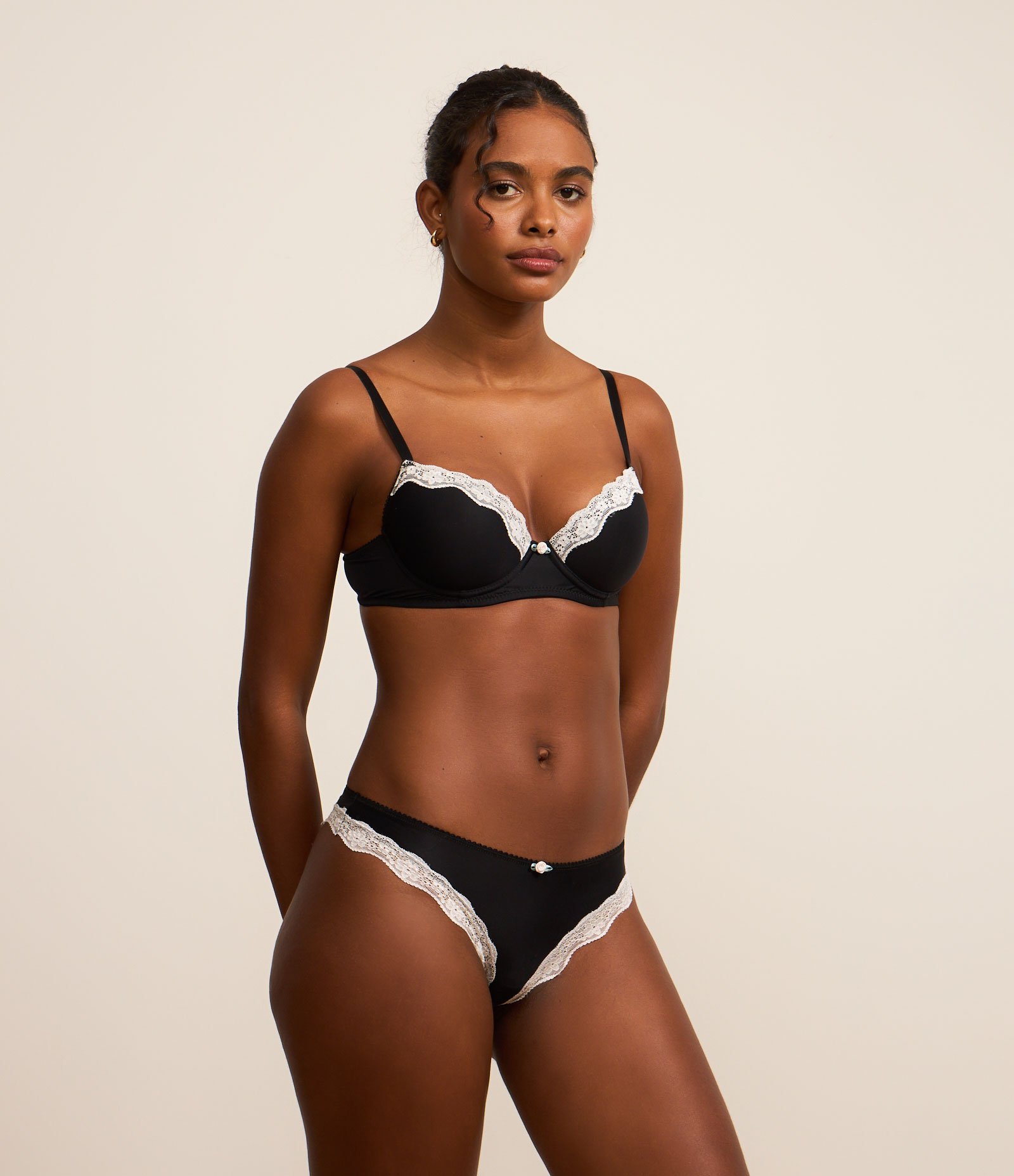 Sutiã Base Bojo Oco em Microfibra com Detalhe em Renda Preto 2