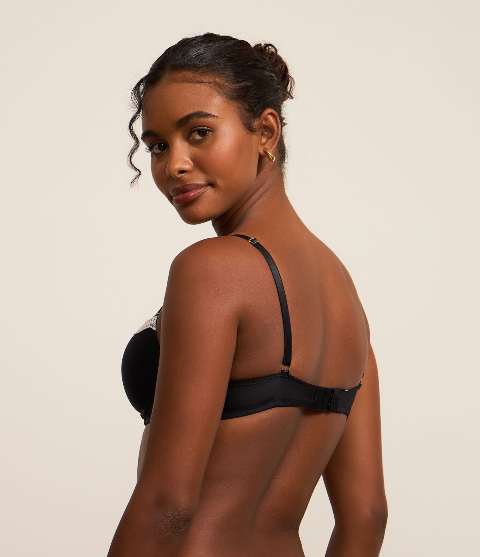 Sutiã Base Bojo Oco em Microfibra com Detalhe em Renda Preto 3