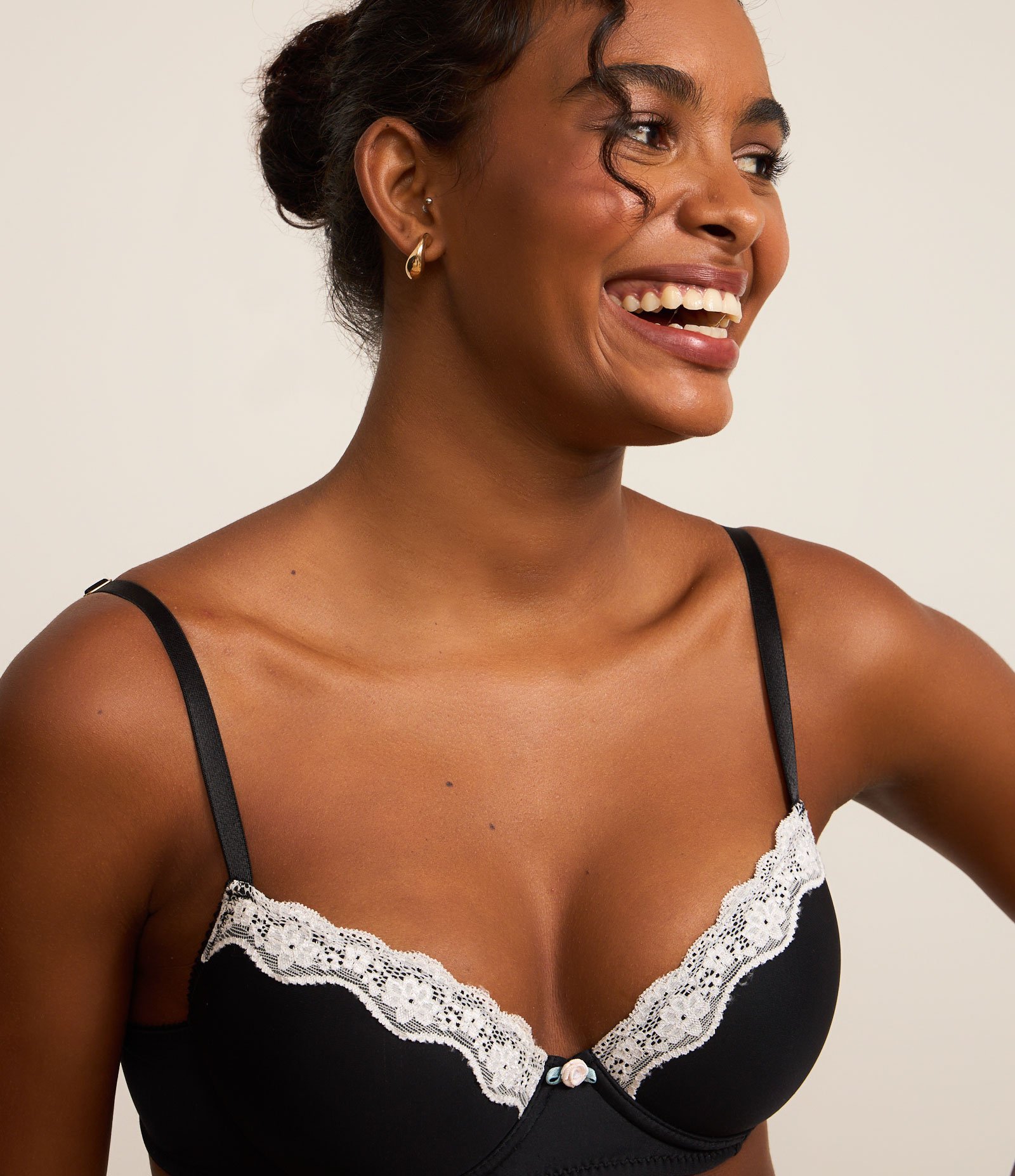 Sutiã Base Bojo Oco em Microfibra com Detalhe em Renda Preto 4