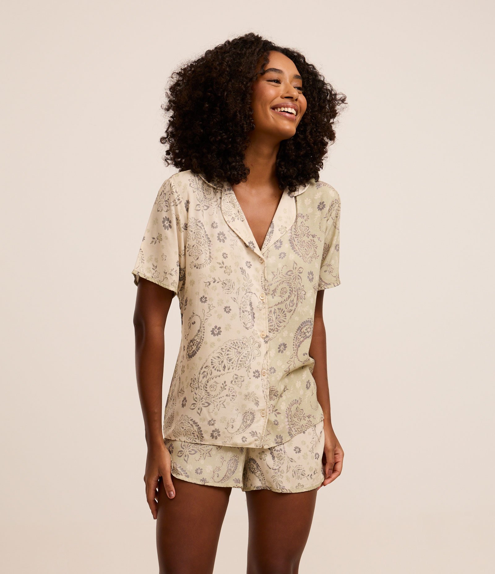 Pijama Short Doll em Viscose com Estampa Étnica Bege 1