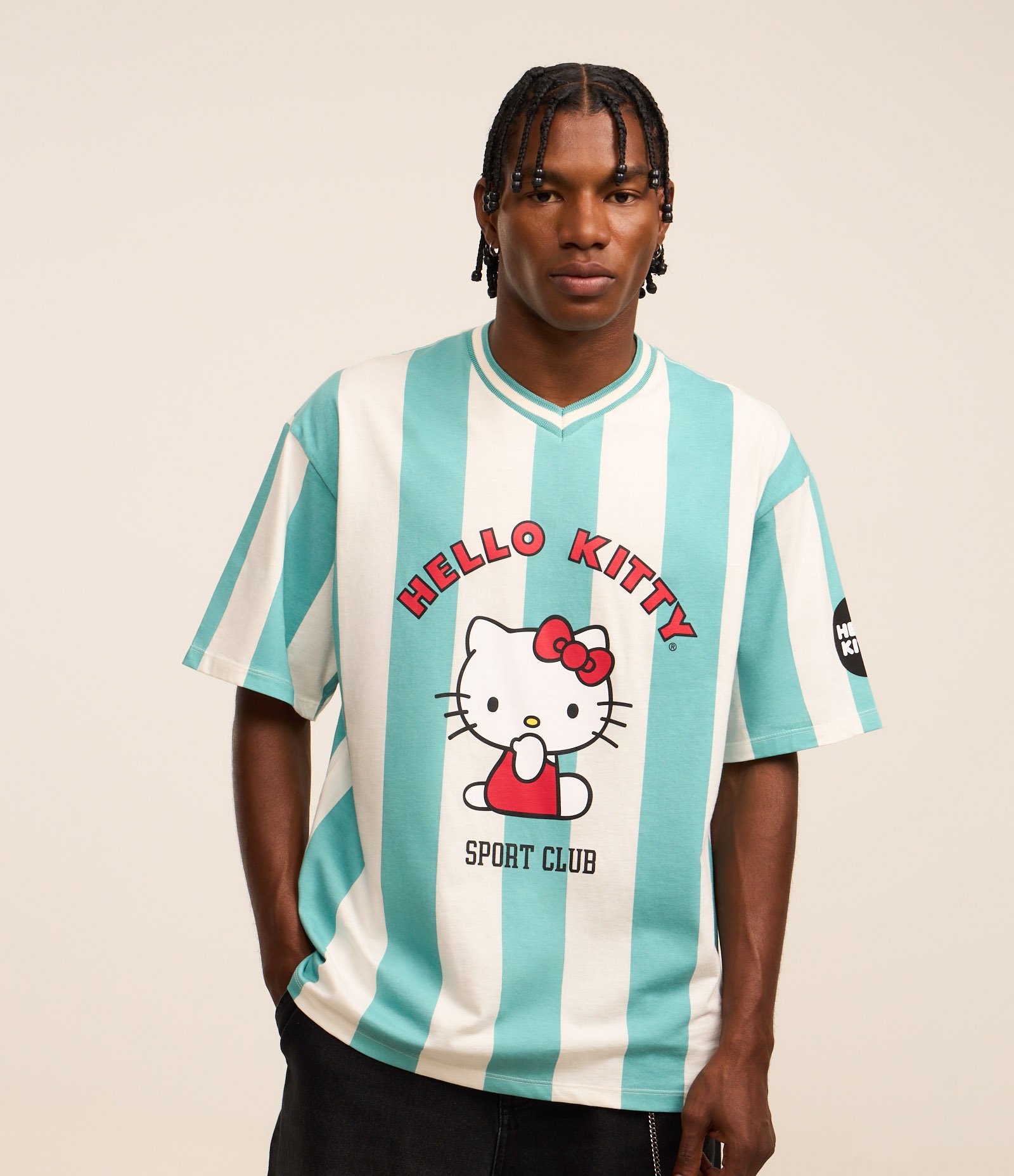 Camiseta Esportiva Boxy em Algodão Hello Kitty "Sport Club" Off White/Azul 1