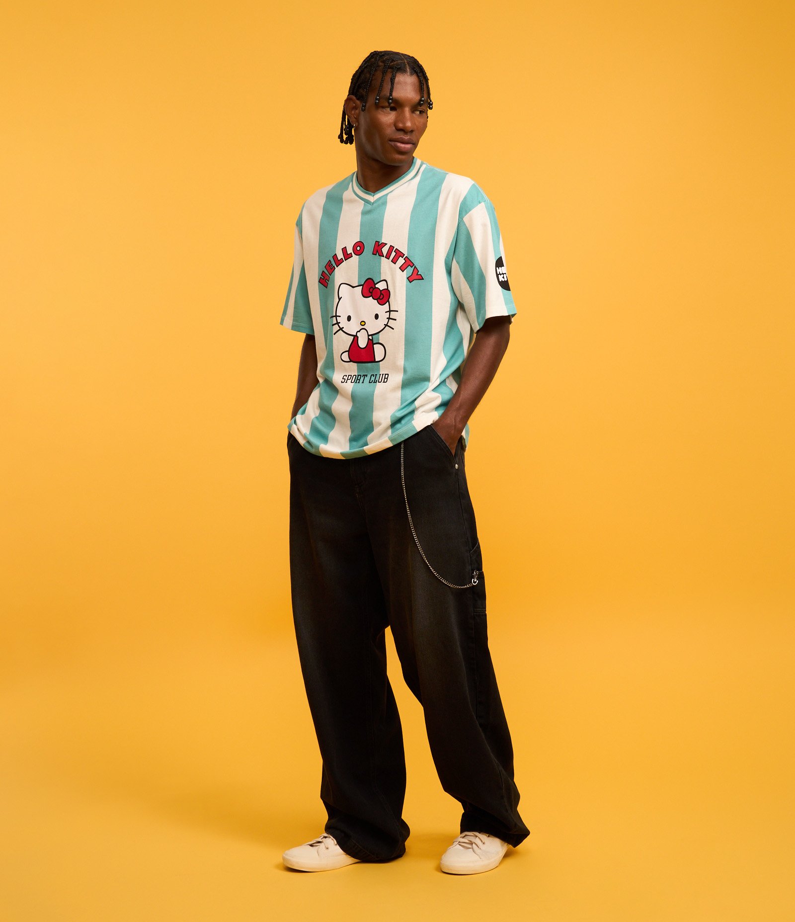 Camiseta Esportiva Boxy em Algodão Hello Kitty "Sport Club" Off White/Azul 3