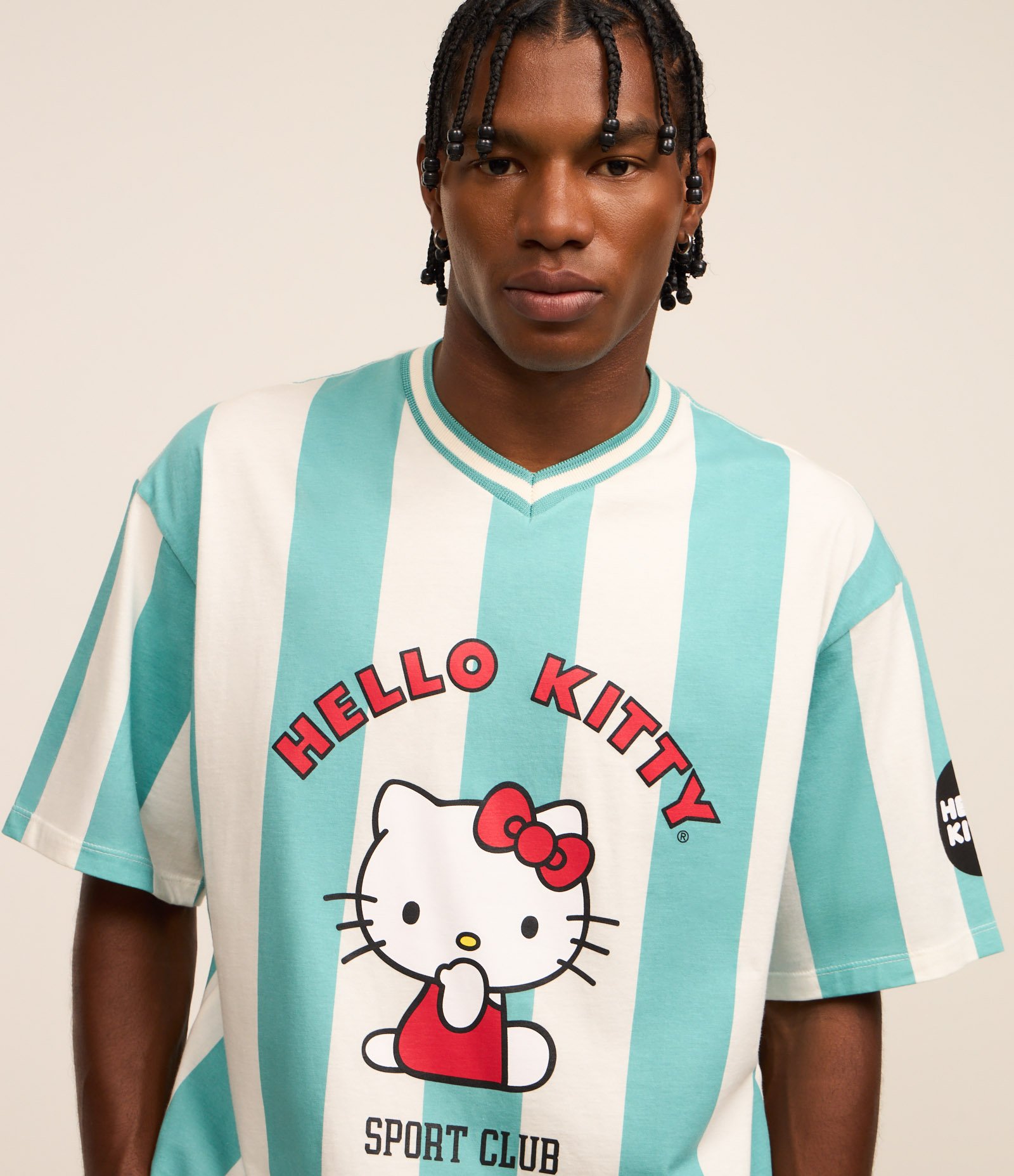 Camiseta Esportiva Boxy em Algodão Hello Kitty "Sport Club" Off White/Azul 5