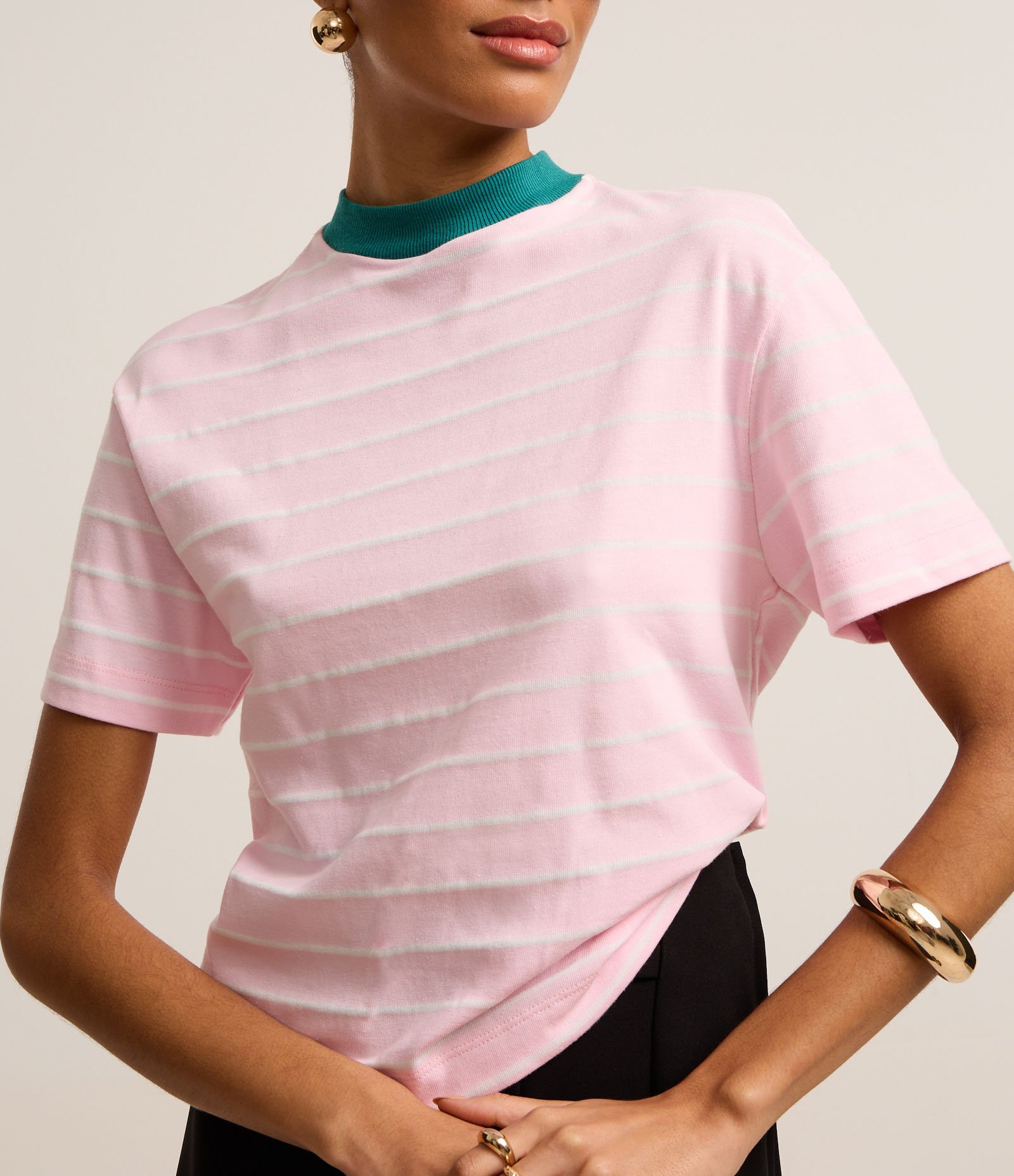 Camiseta Listrada em Malhão com Gola Contrastante Rosa 4