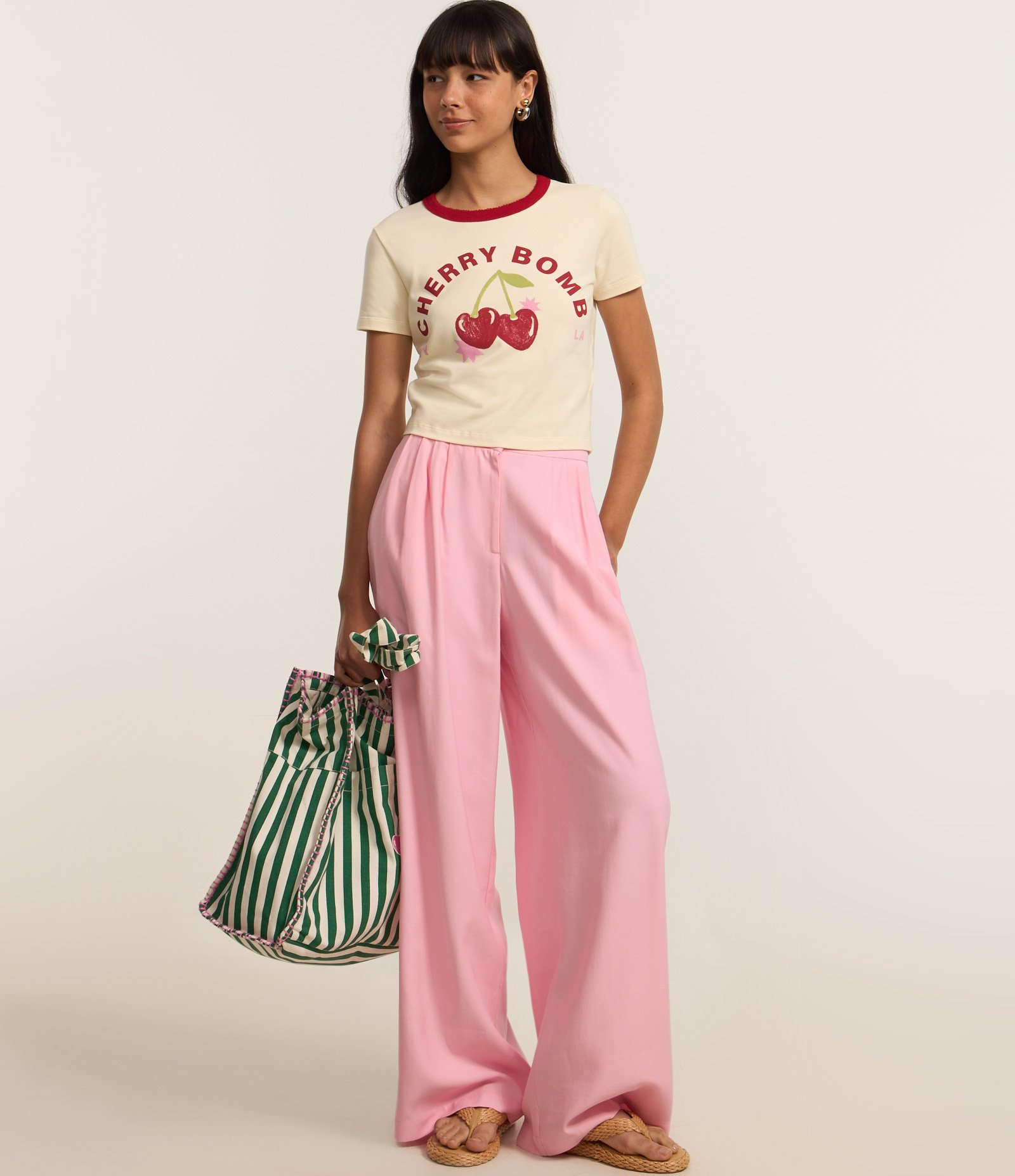 Blusa Baby Look em Algodão com Gola Contrastante e Silk Cherry Bomb Bege 2