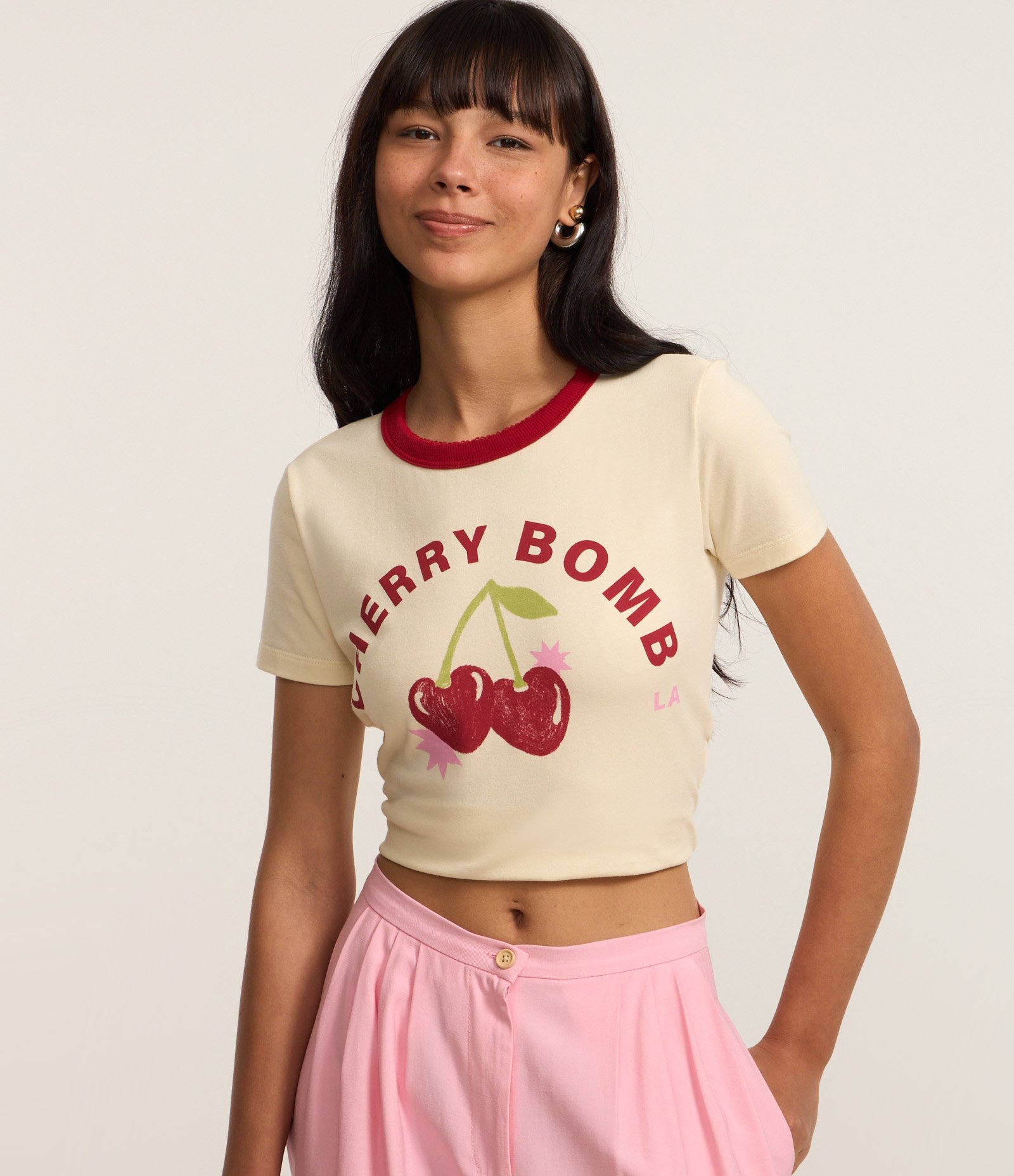 Blusa Baby Look em Algodão com Gola Contrastante e Silk Cherry Bomb Bege 3