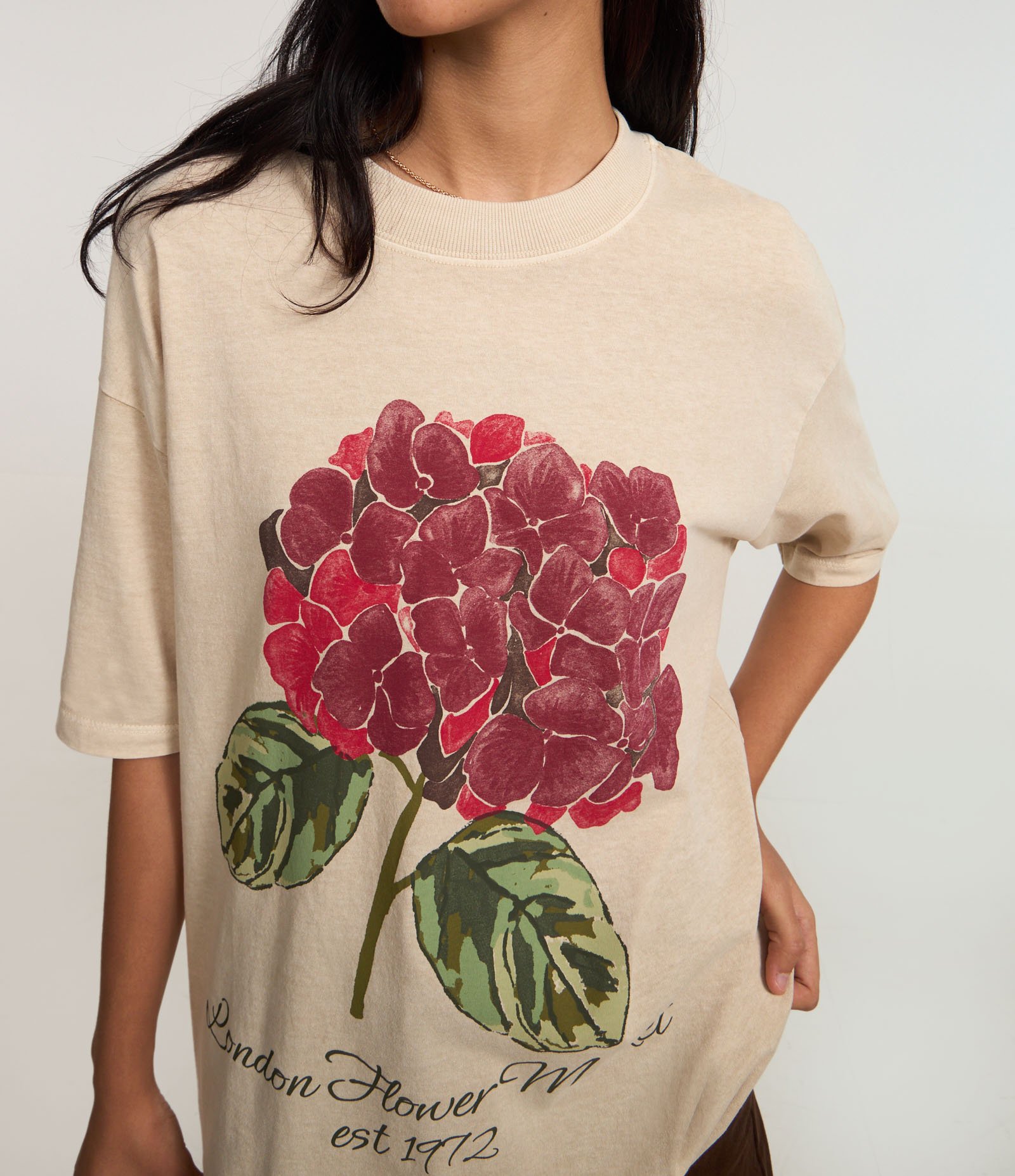 Camiseta Over em Algodão com Estampa de Flor Cinza 3