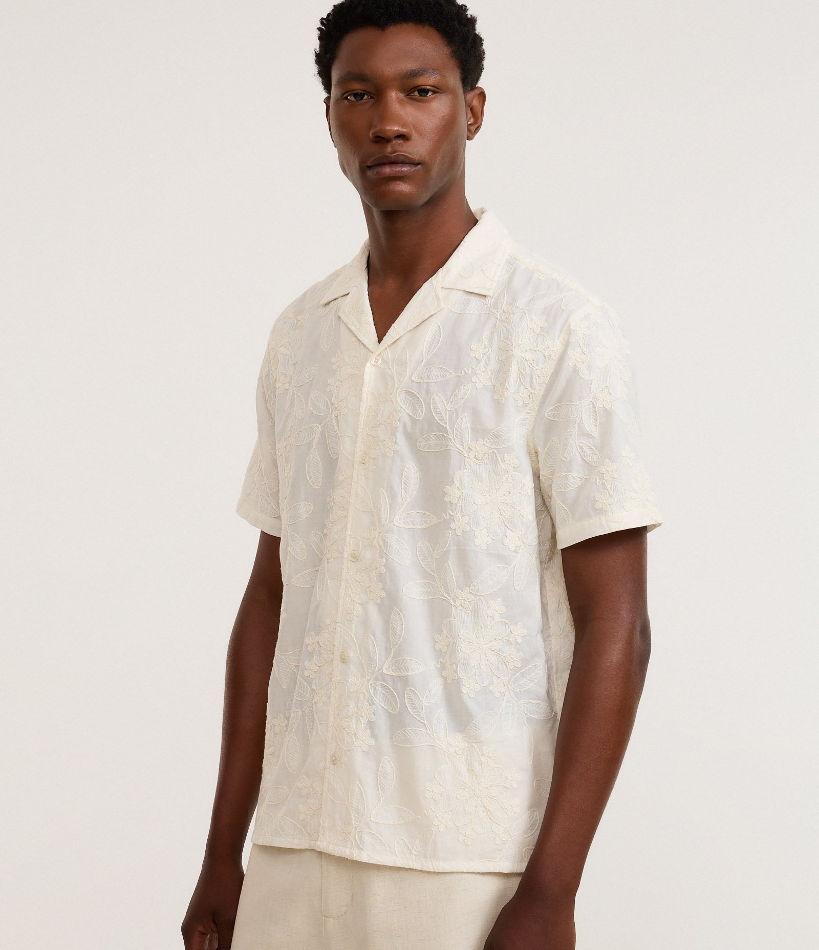 Camisa Comfort em Algodão com Bordado Floral e Texturizada Off White 1