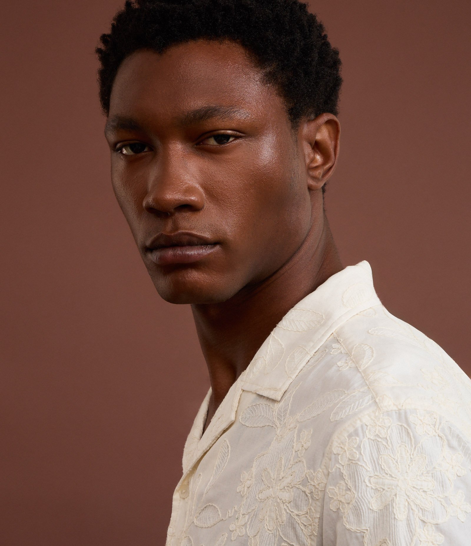 Camisa Comfort em Algodão com Bordado Floral e Texturizada Off White 3