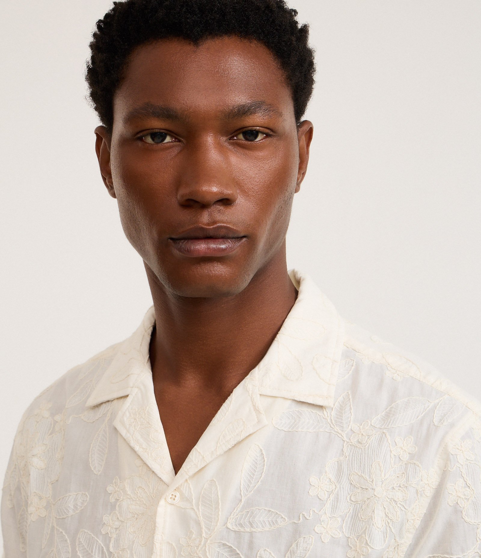 Camisa Comfort em Algodão com Bordado Floral e Texturizada Off White 6