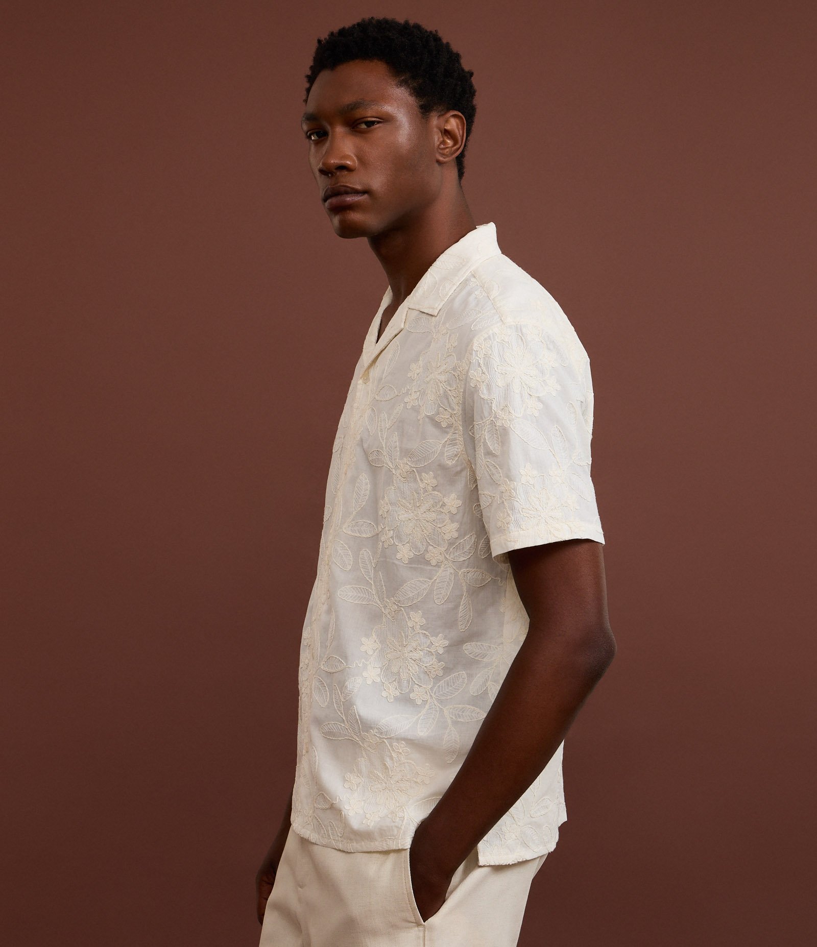 Camisa Comfort em Algodão com Bordado Floral e Texturizada Off White 7