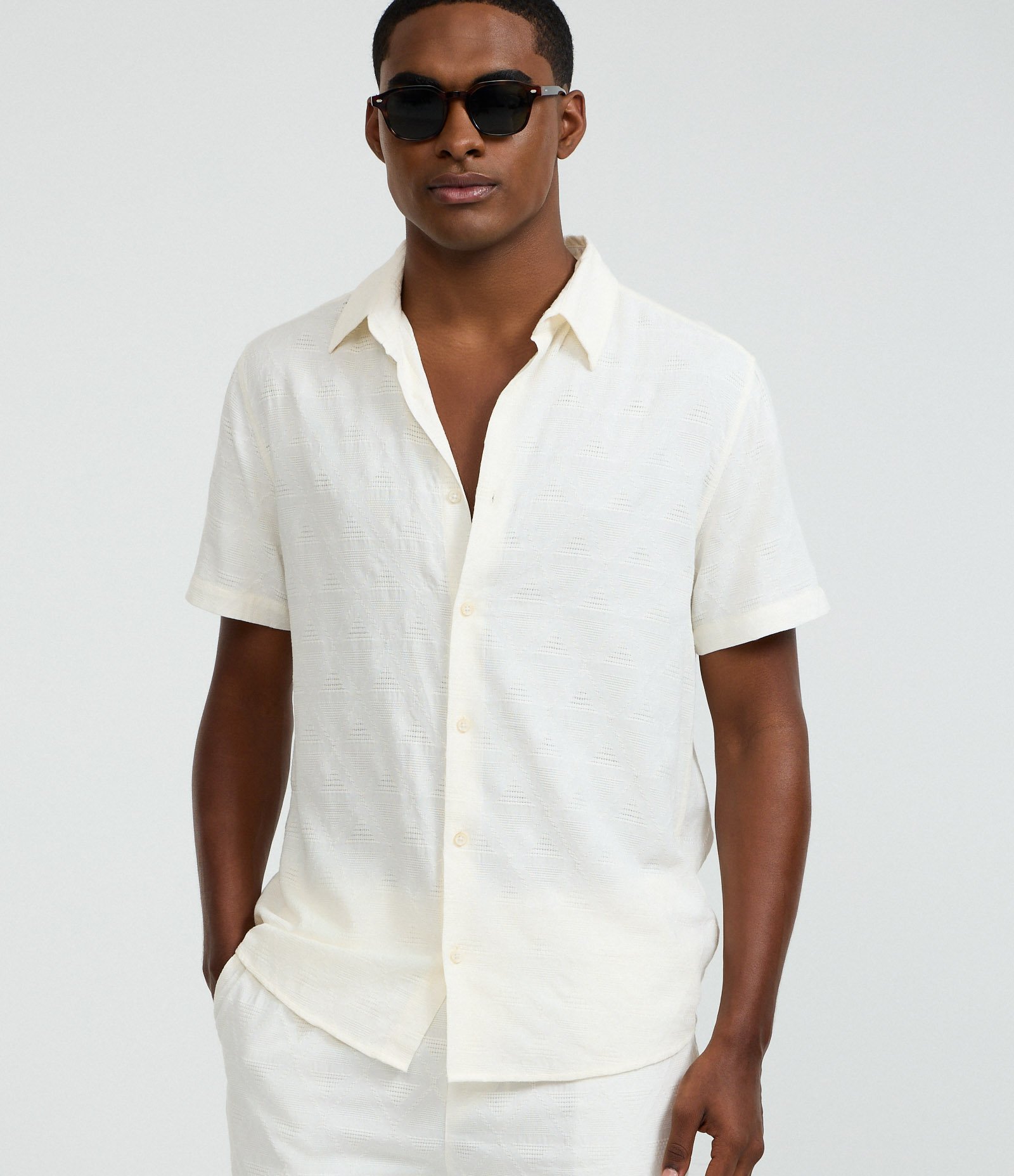 Camisa Regular em Viscose com Textura de Losangos Off White 1