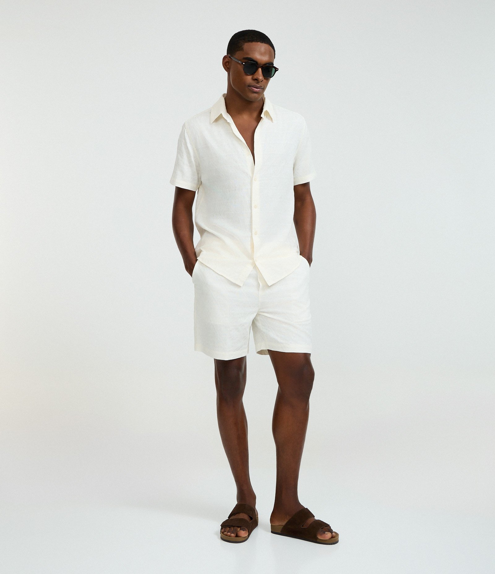 Camisa Regular em Viscose com Textura de Losangos Off White 2