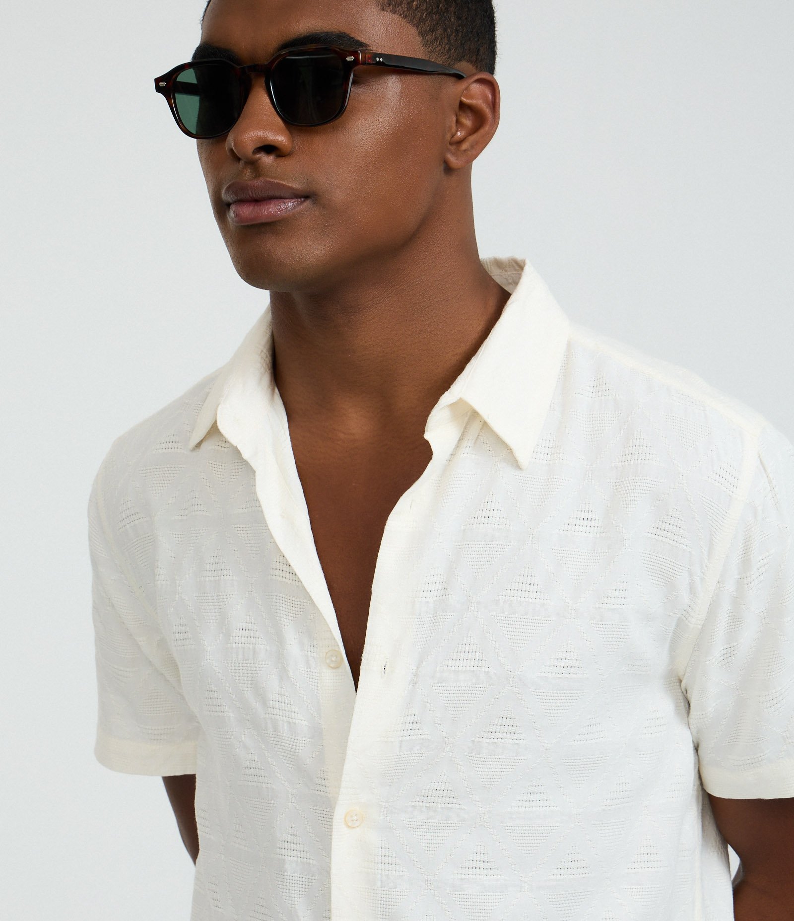 Camisa Regular em Viscose com Textura de Losangos Off White 6